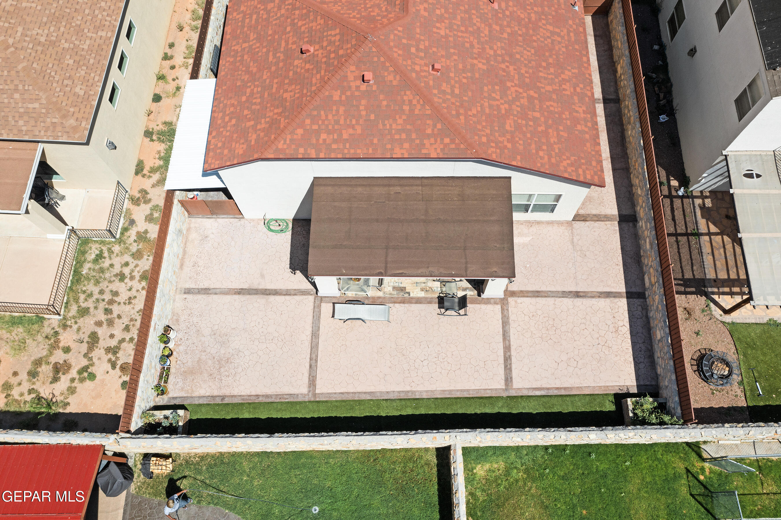 5552 GUSTAVO MADRID Lane