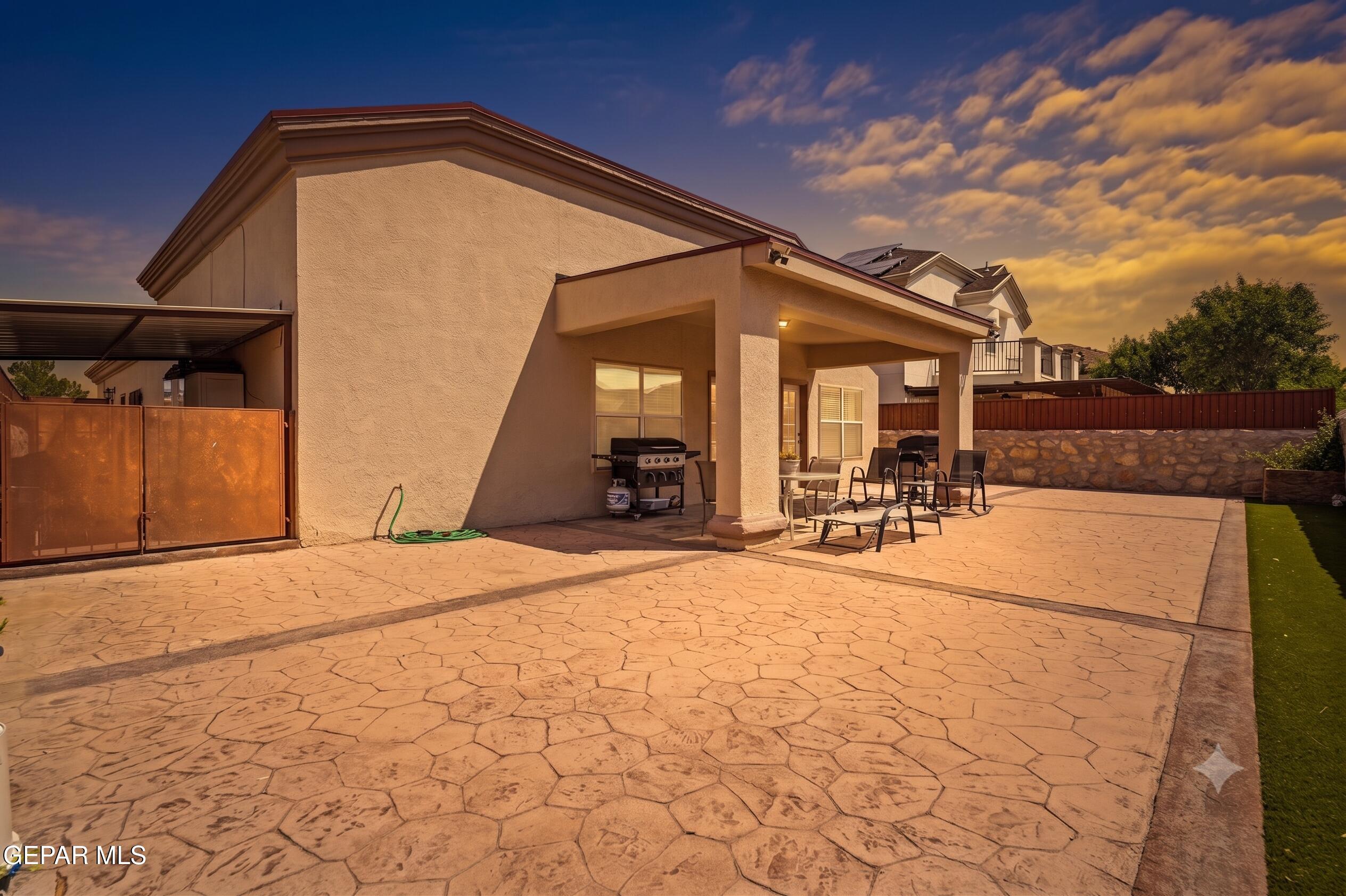 5552 GUSTAVO MADRID Lane