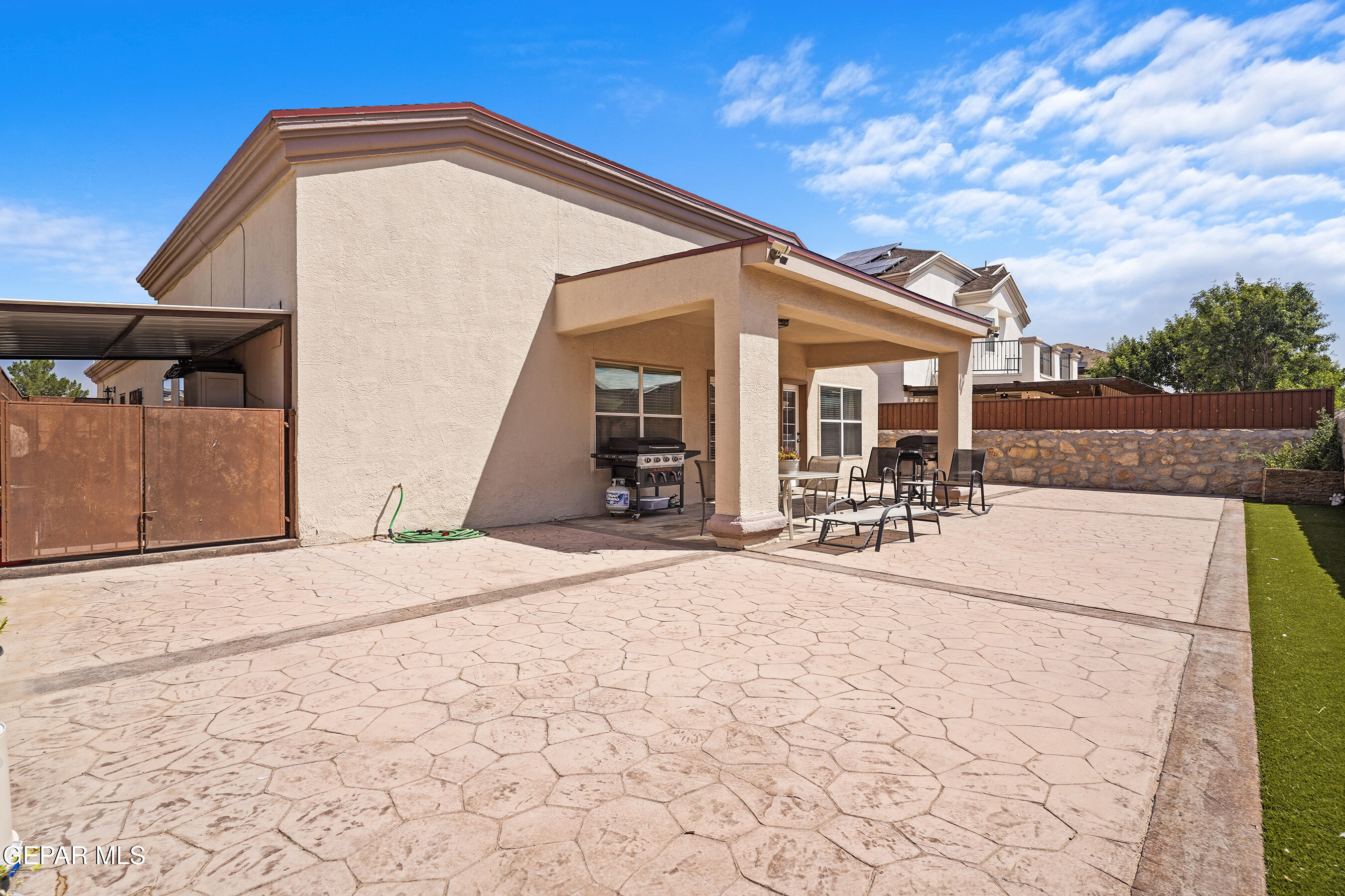 5552 GUSTAVO MADRID Lane