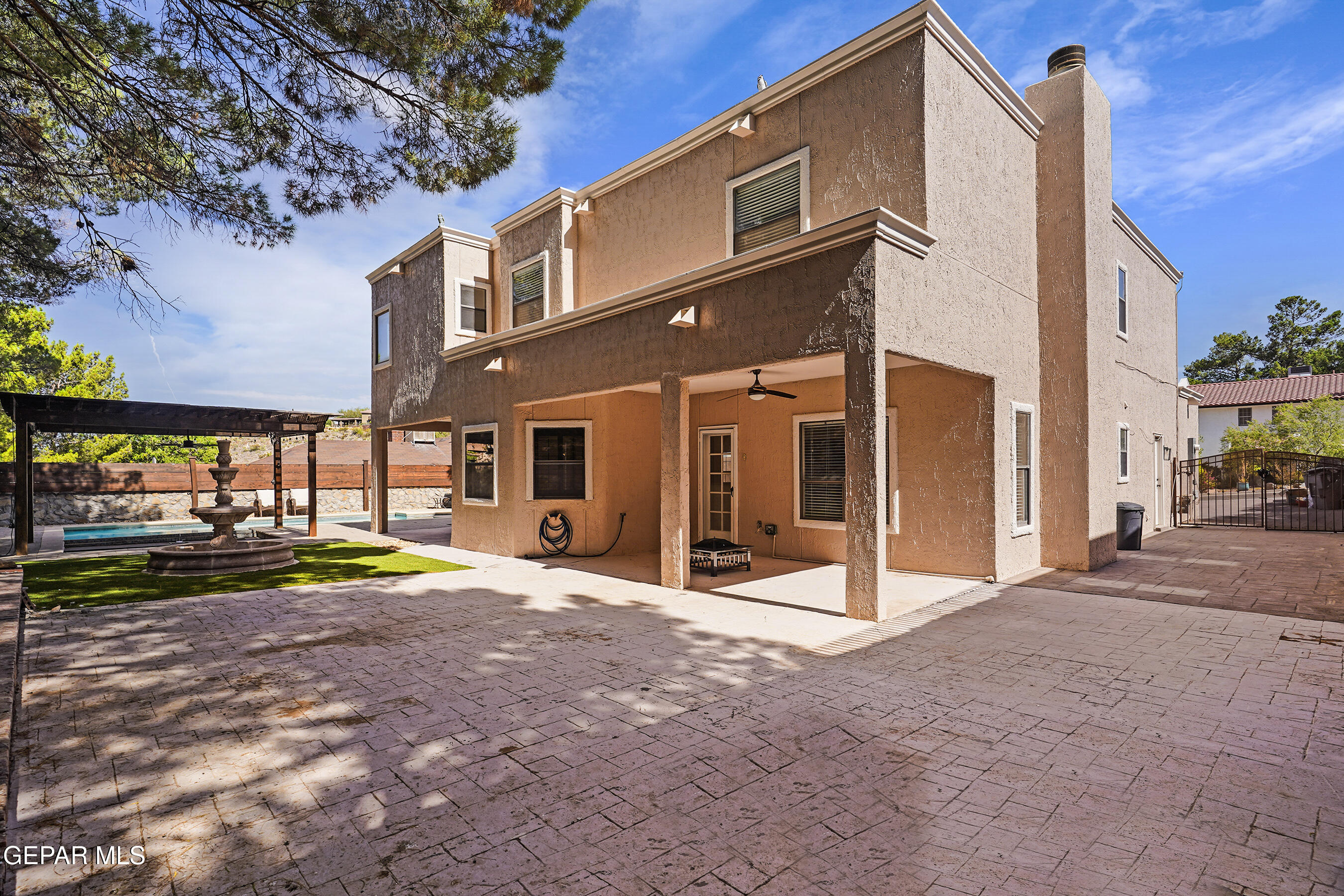 845 CRESTA ALTA Drive