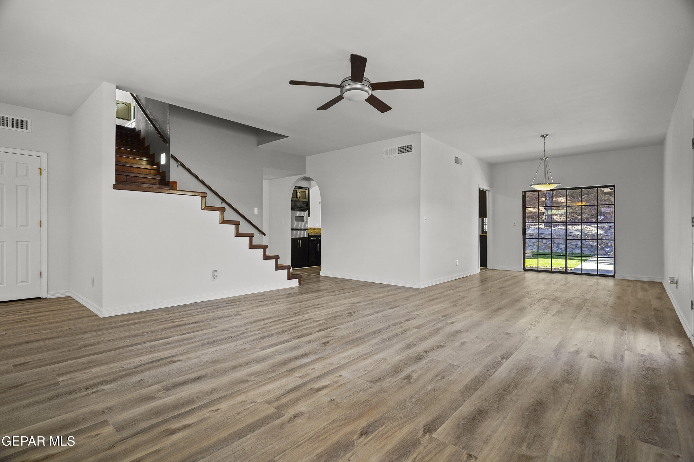 845 CRESTA ALTA Drive