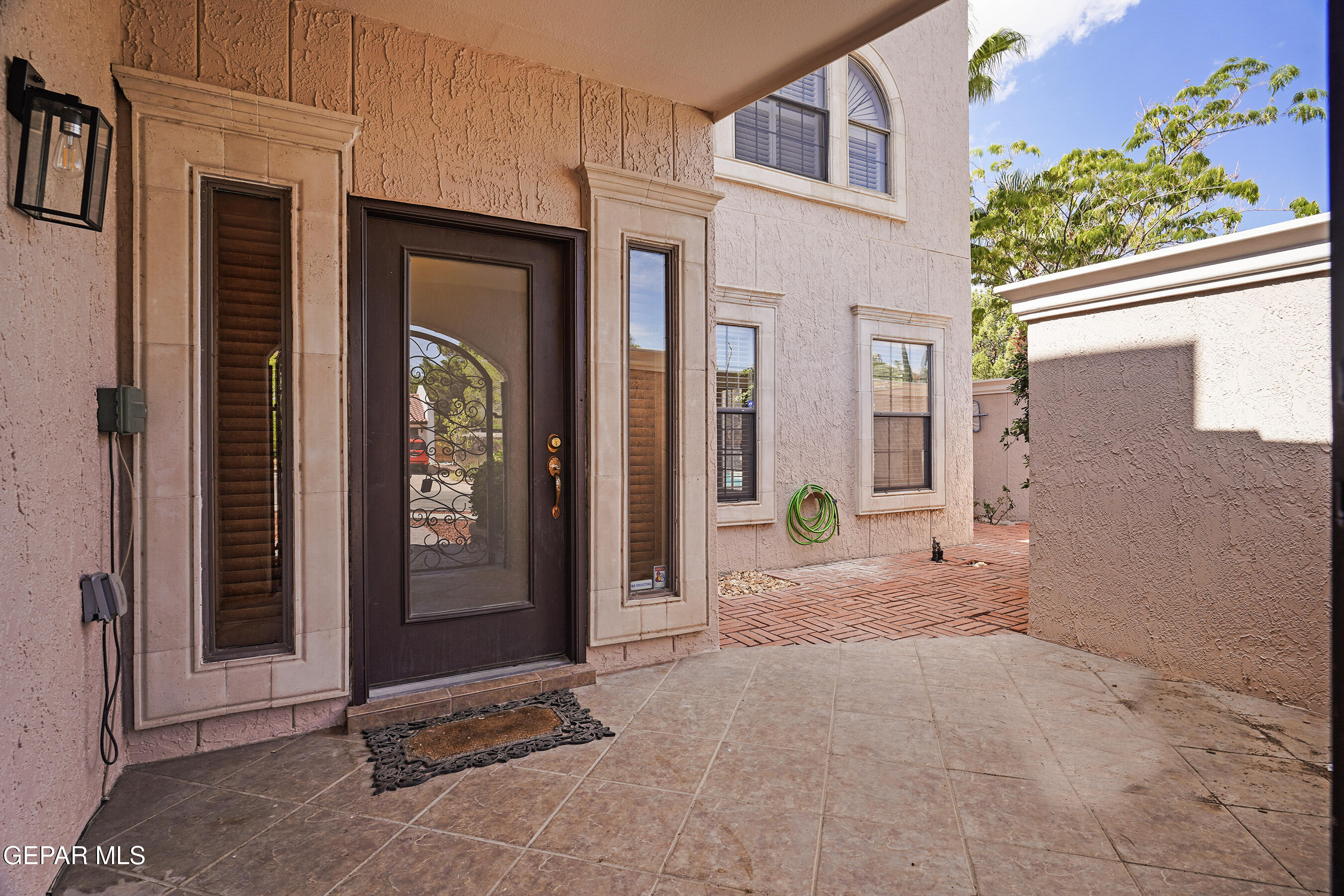 845 CRESTA ALTA Drive