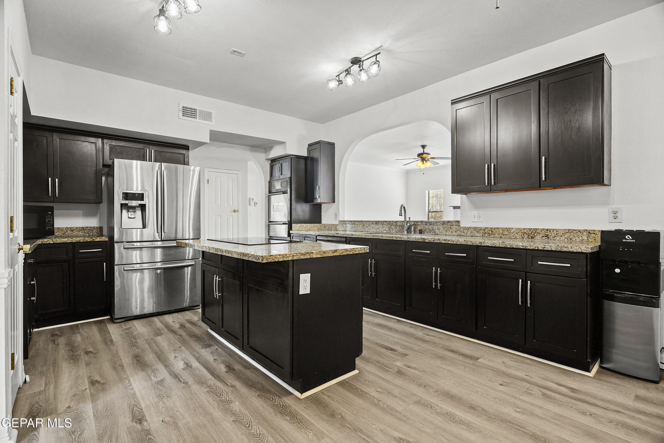 845 CRESTA ALTA Drive
