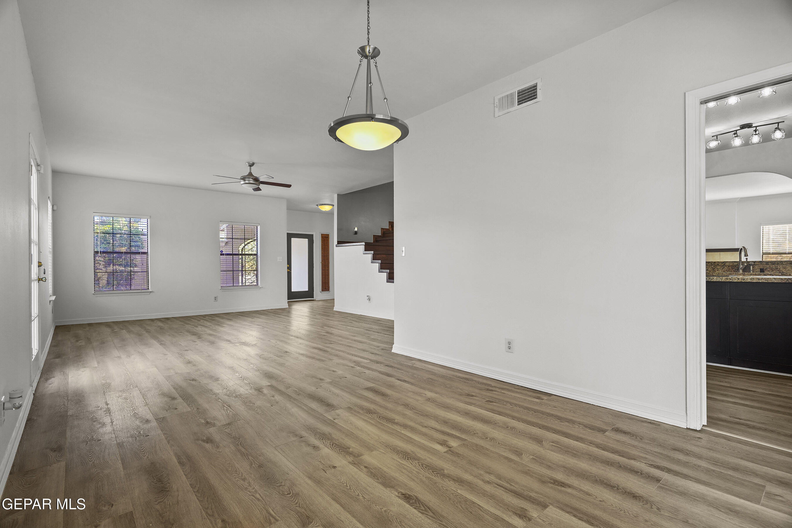 845 CRESTA ALTA Drive