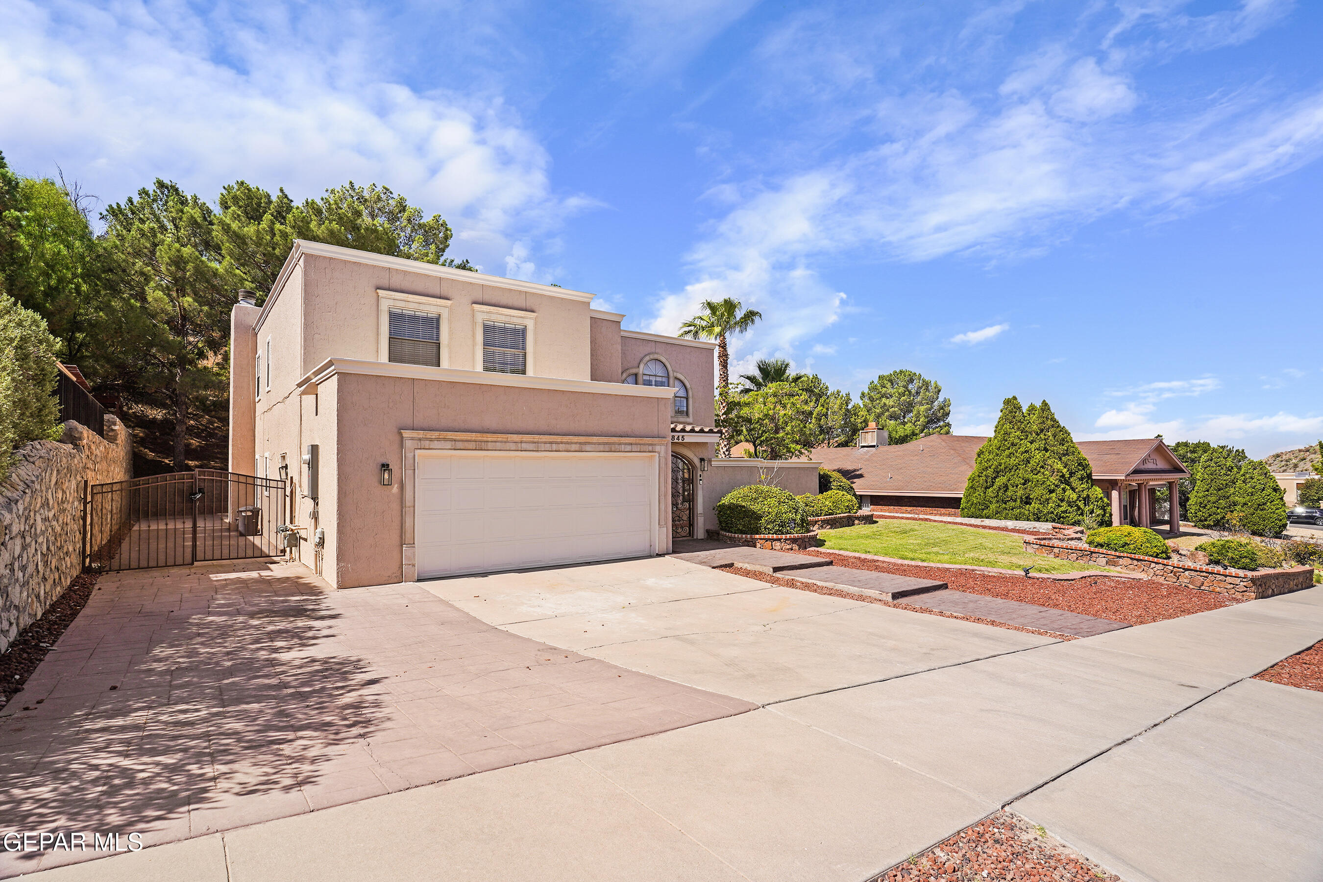 845 CRESTA ALTA Drive
