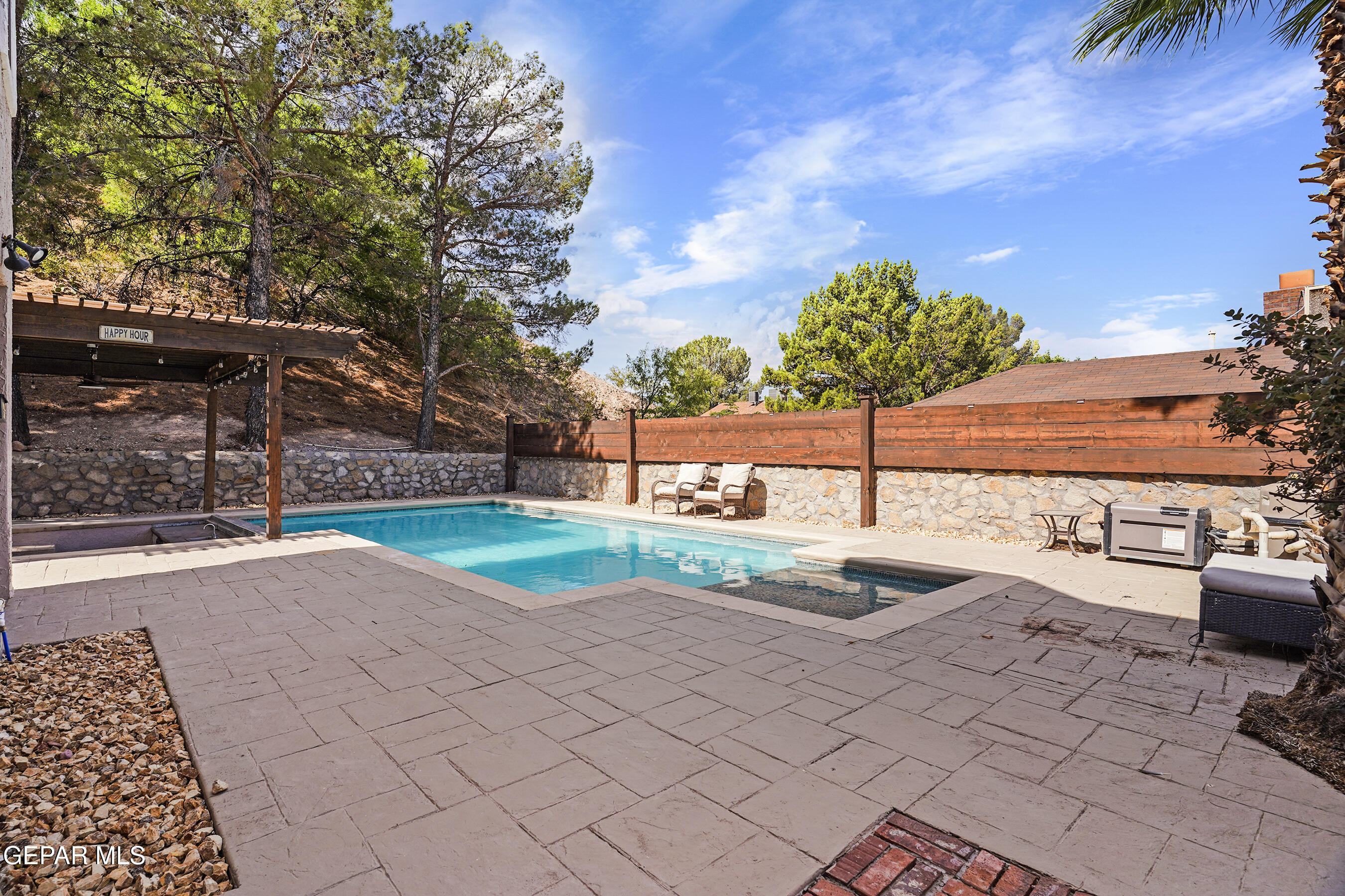 845 CRESTA ALTA Drive