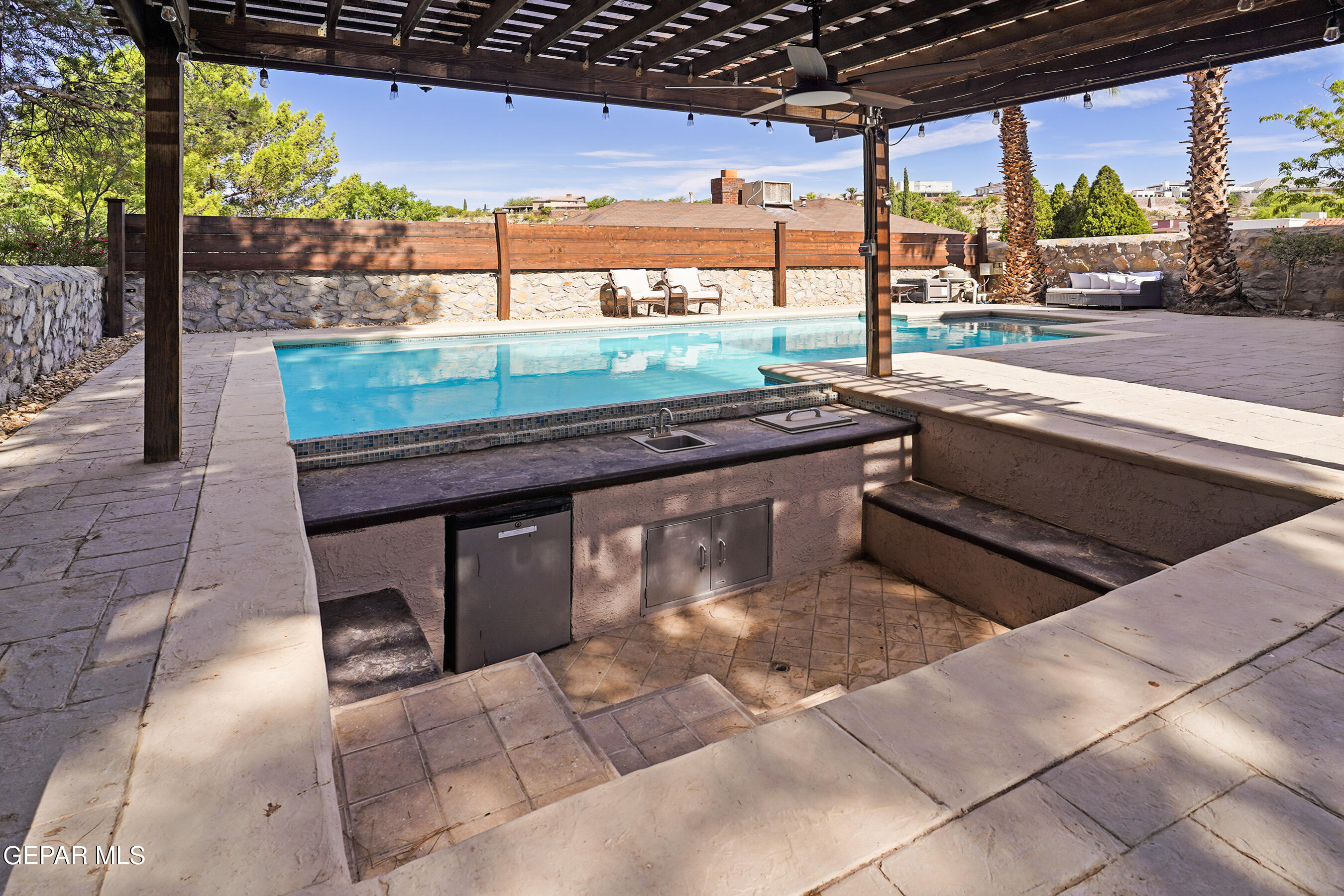 845 CRESTA ALTA Drive