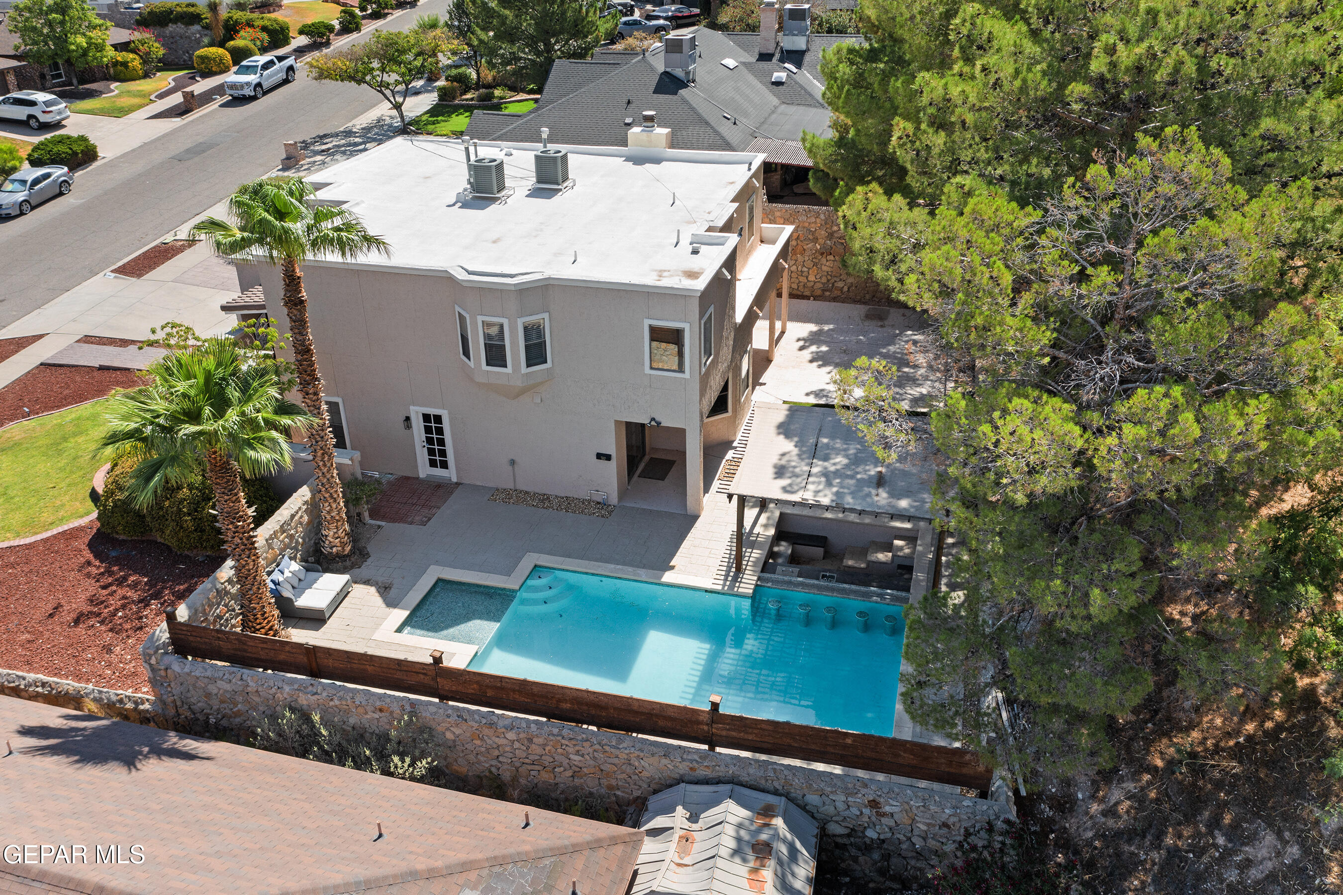 845 CRESTA ALTA Drive