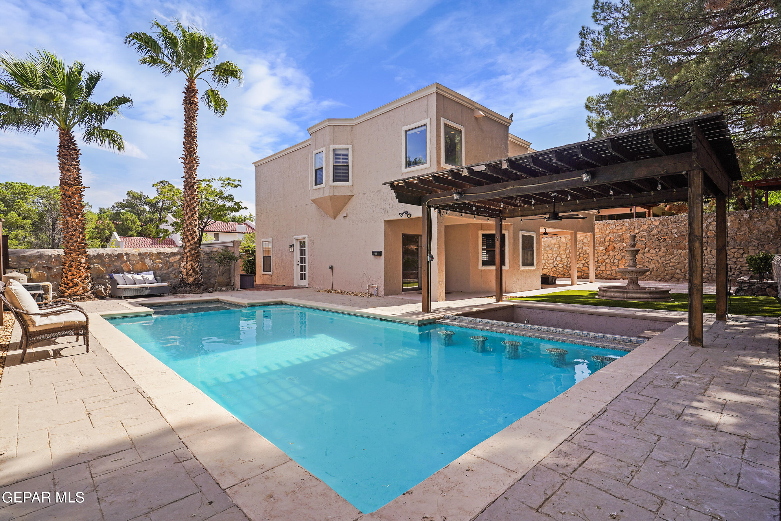 845 CRESTA ALTA Drive