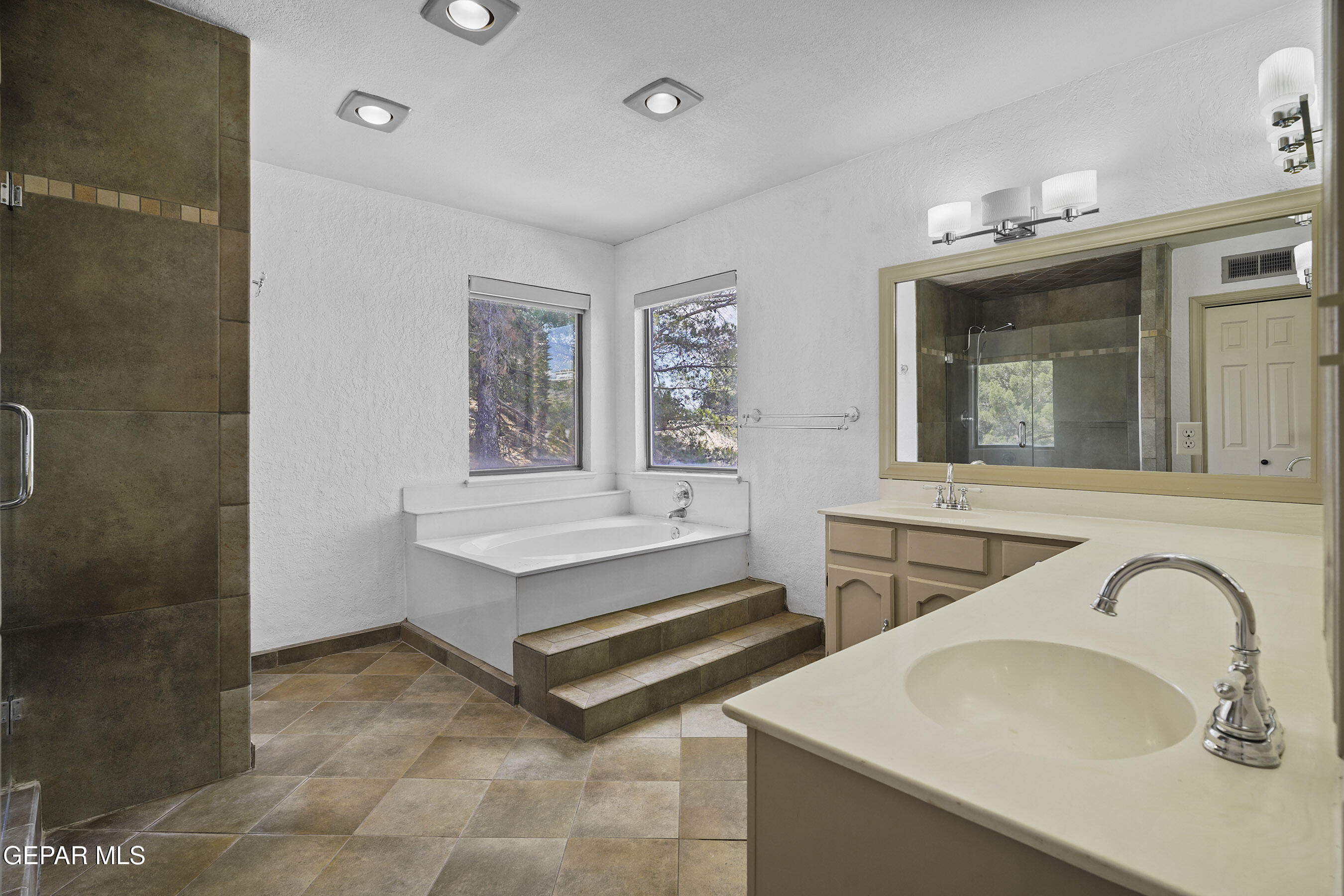 845 CRESTA ALTA Drive