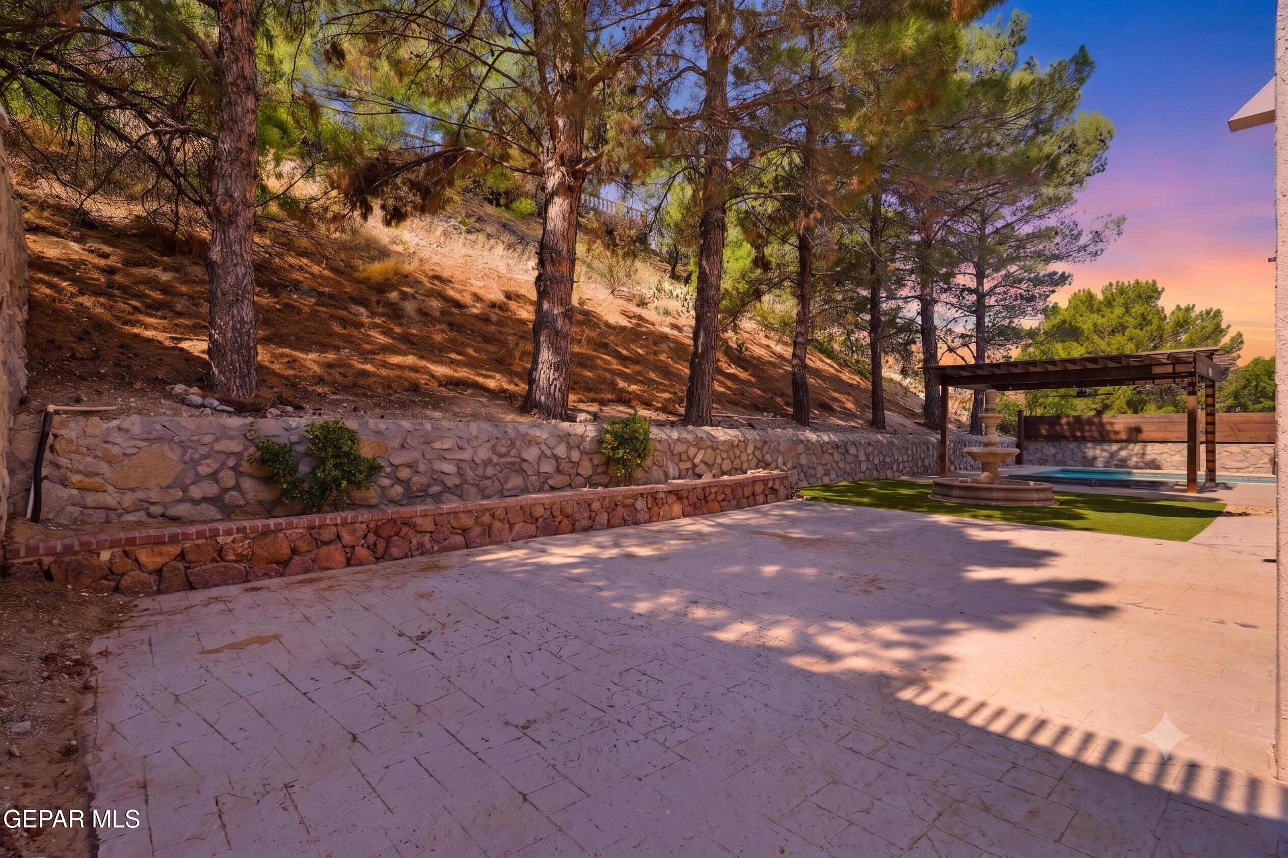 845 CRESTA ALTA Drive