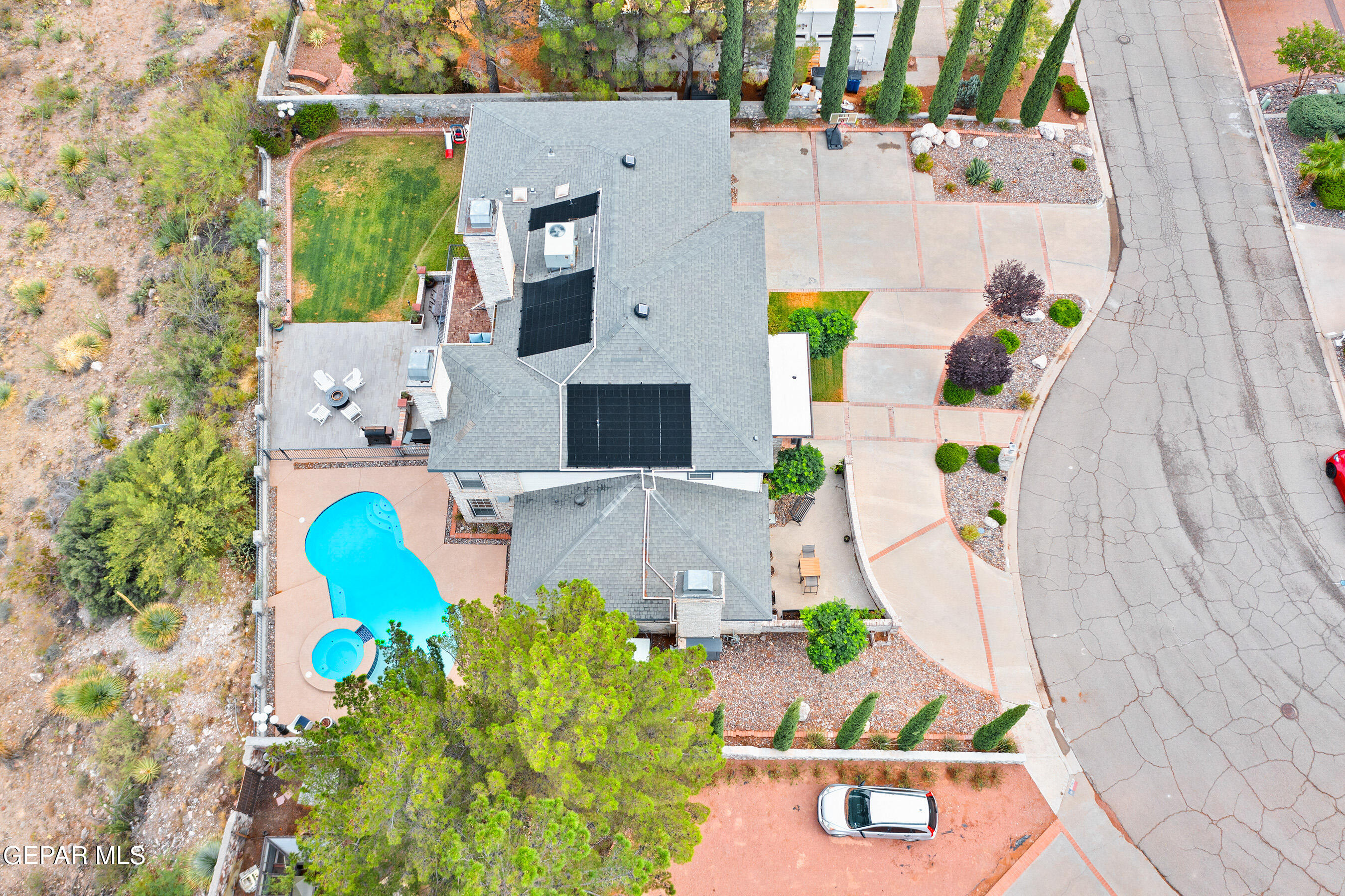 5864 VIA CUESTA Drive