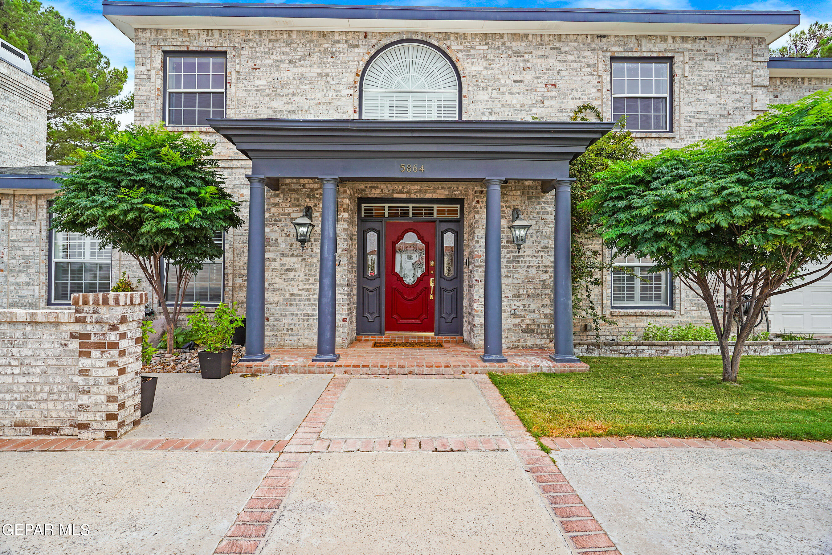 5864 VIA CUESTA Drive