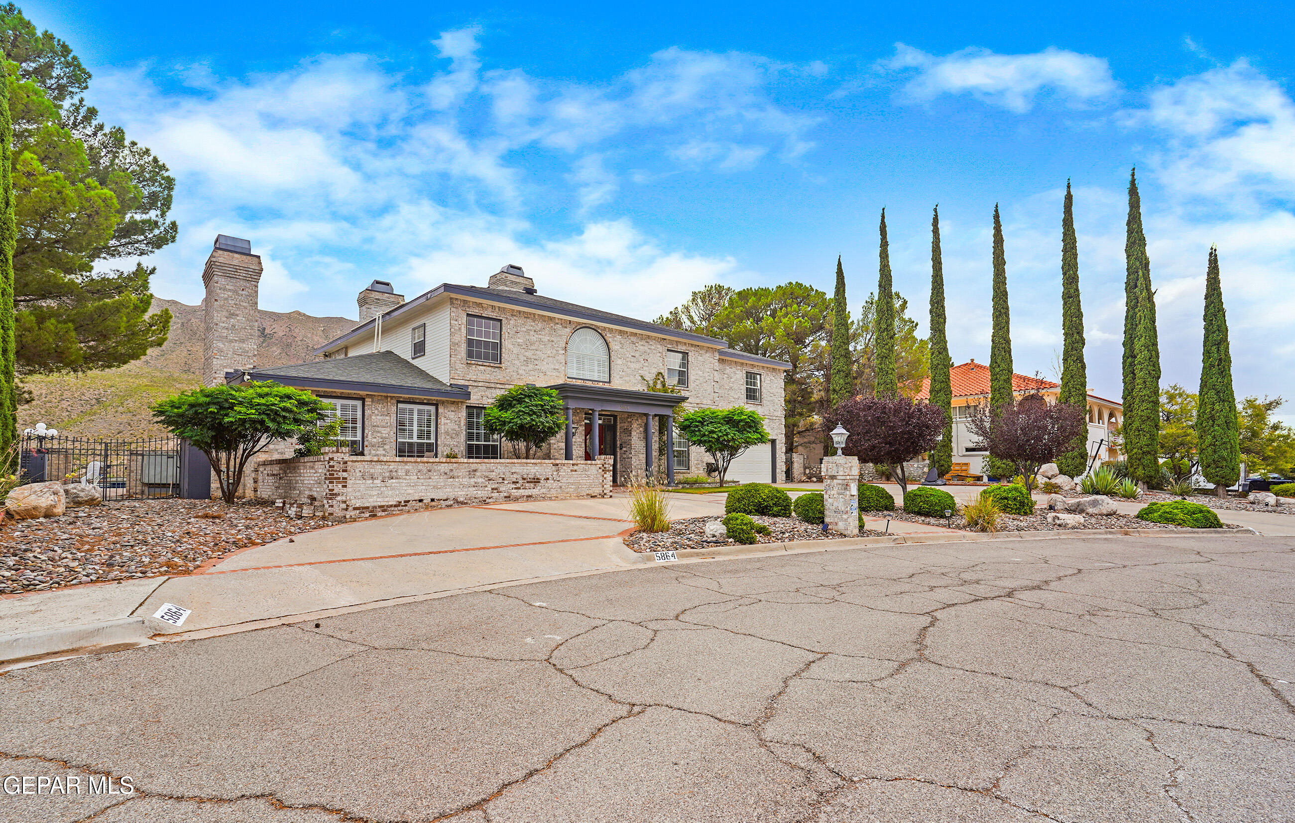 5864 VIA CUESTA Drive