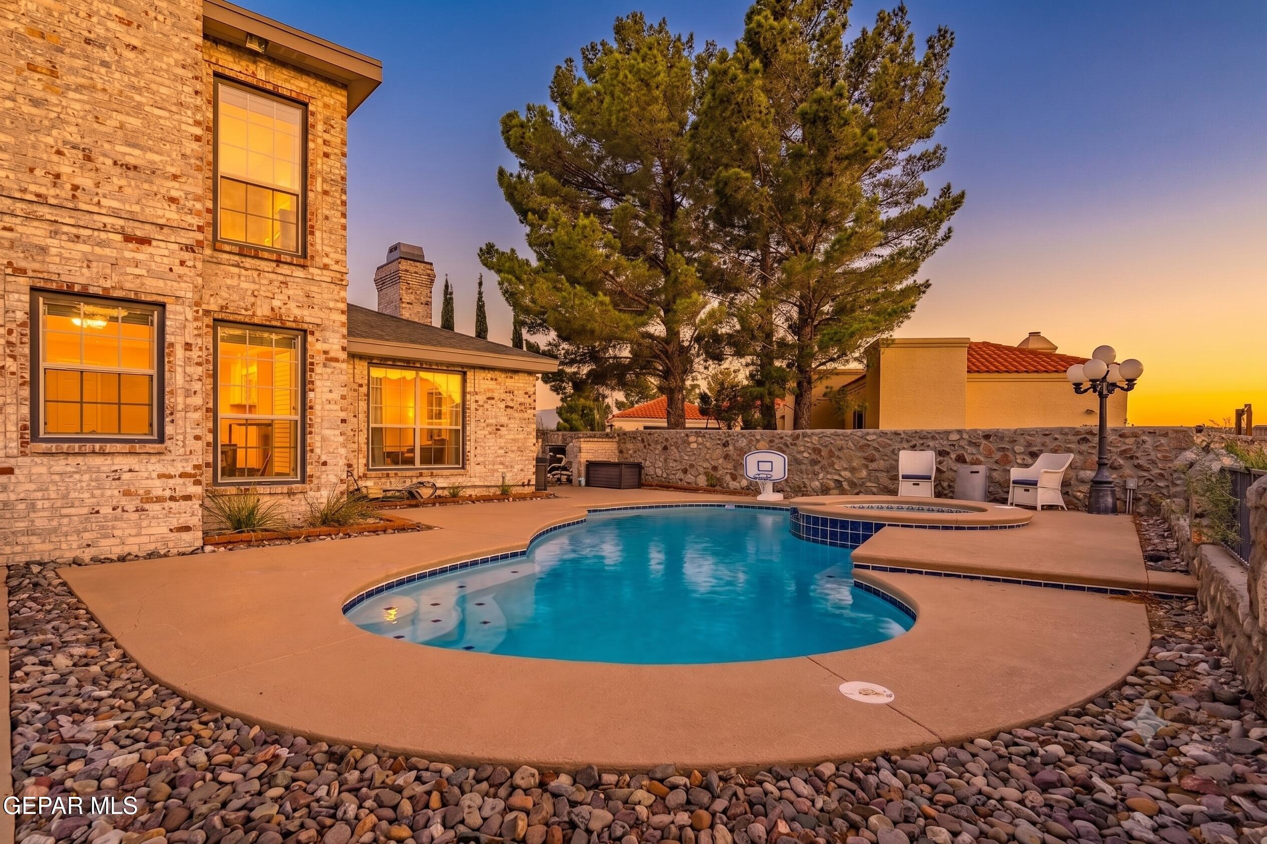 5864 VIA CUESTA Drive