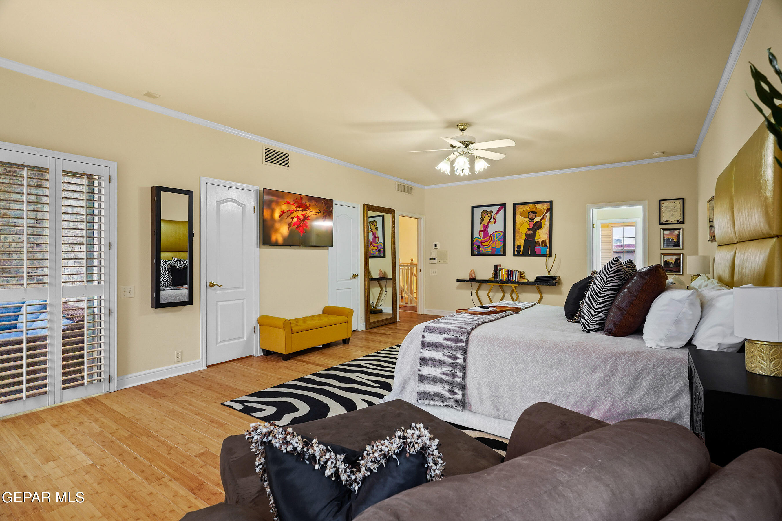 5864 VIA CUESTA Drive