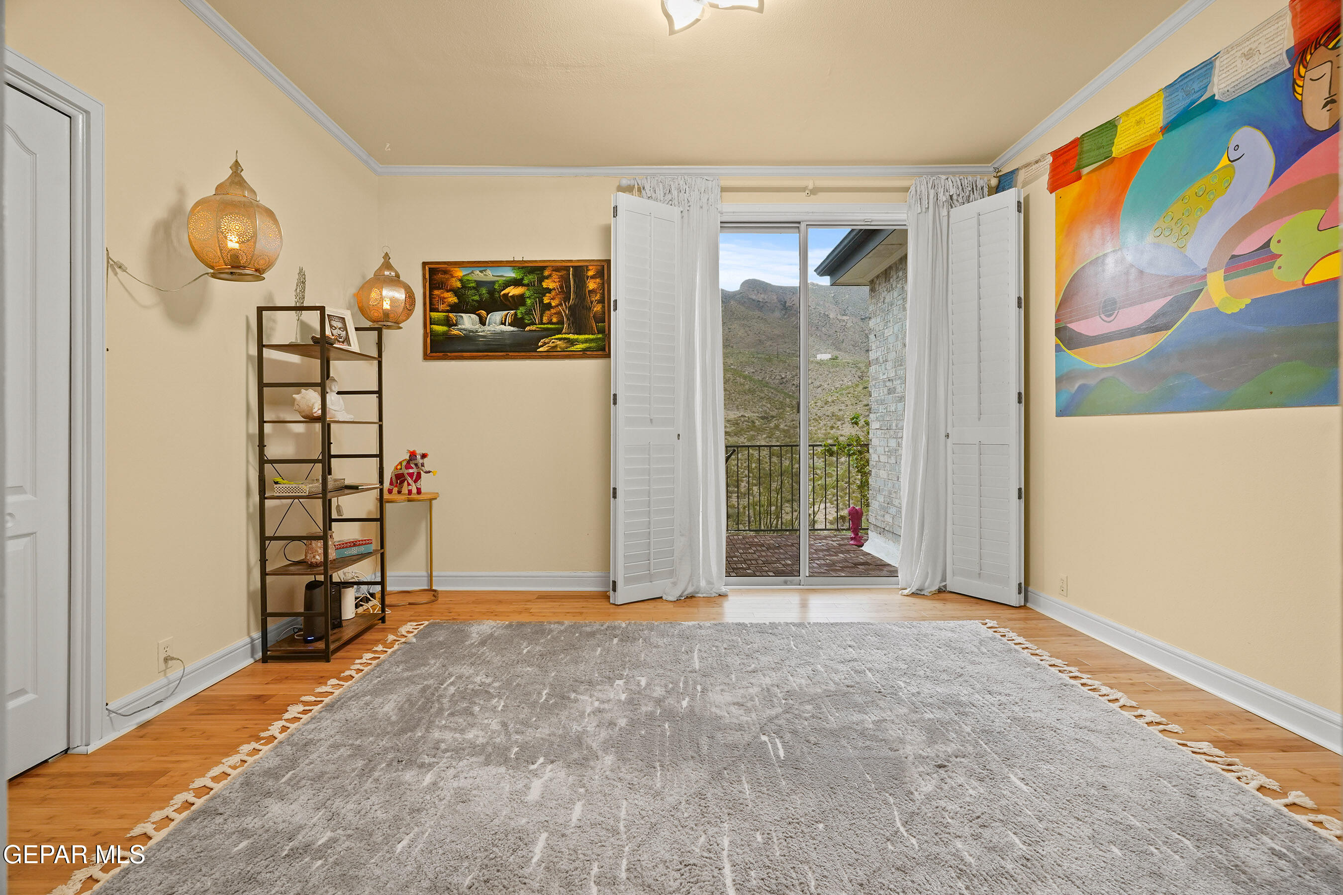5864 VIA CUESTA Drive