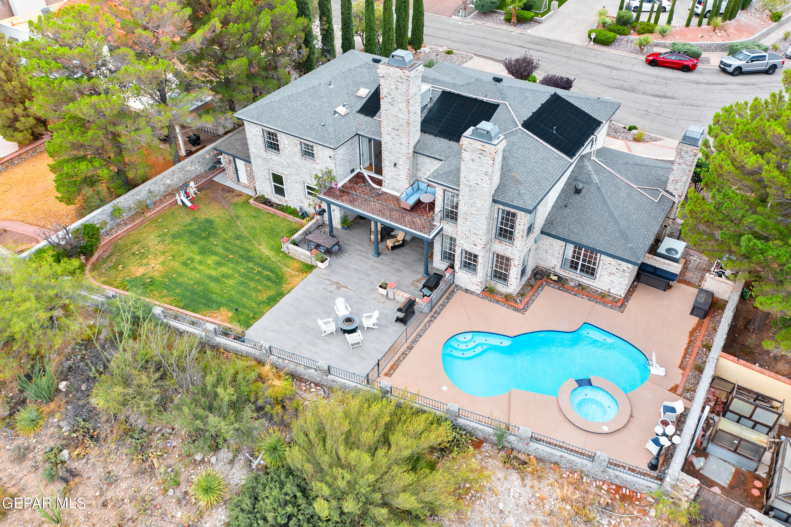 5864 VIA CUESTA Drive