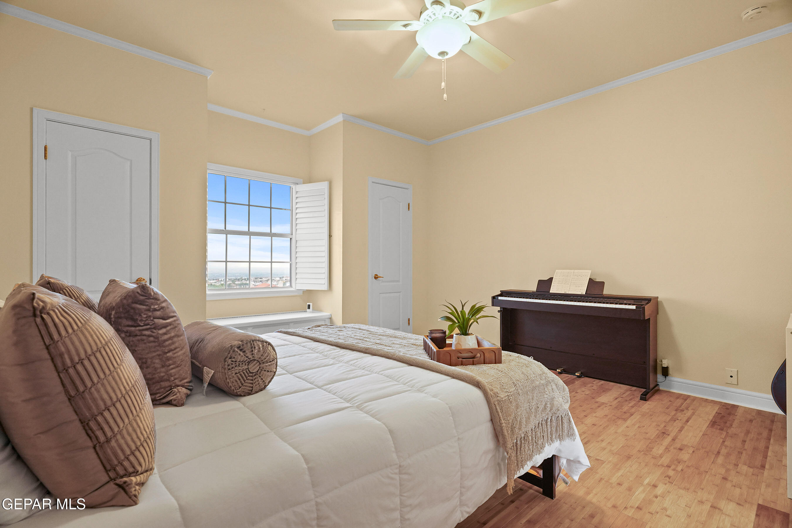 5864 VIA CUESTA Drive