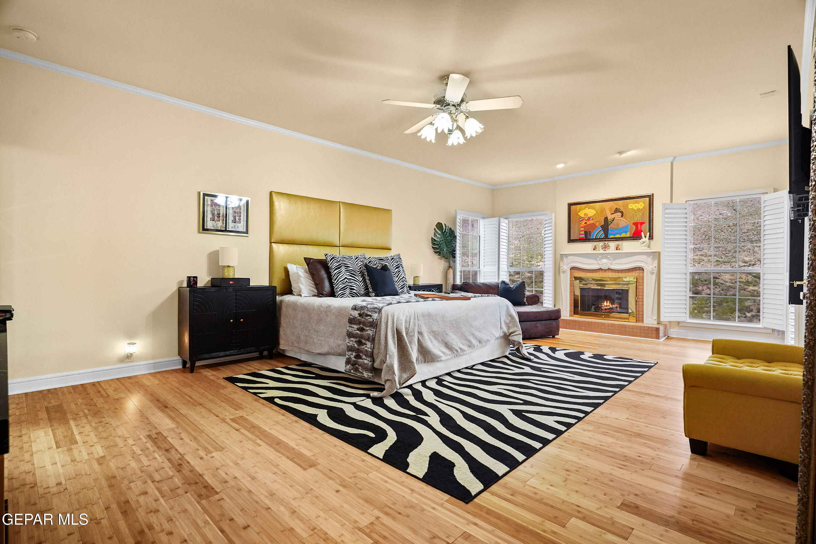 5864 VIA CUESTA Drive
