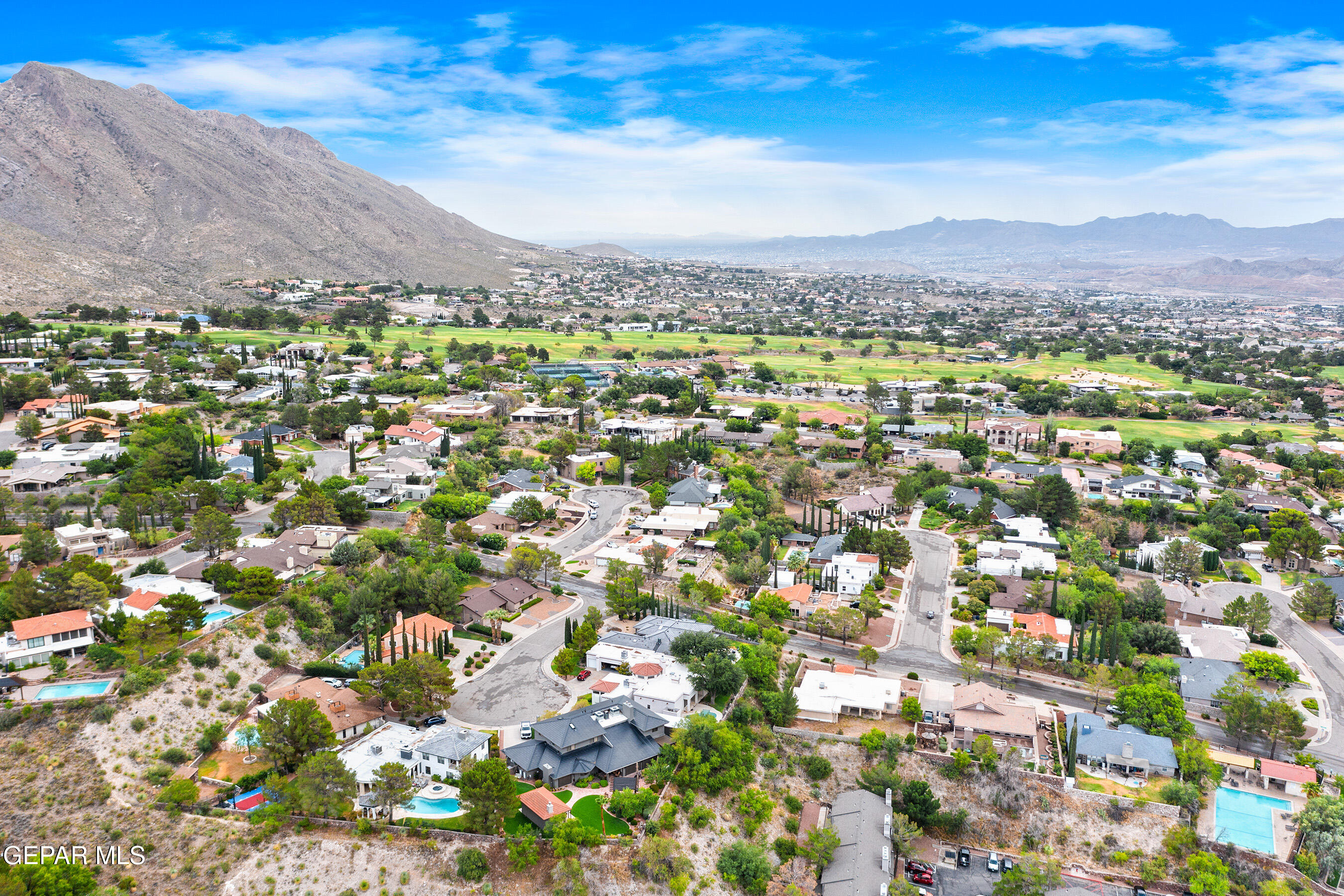 5864 VIA CUESTA Drive