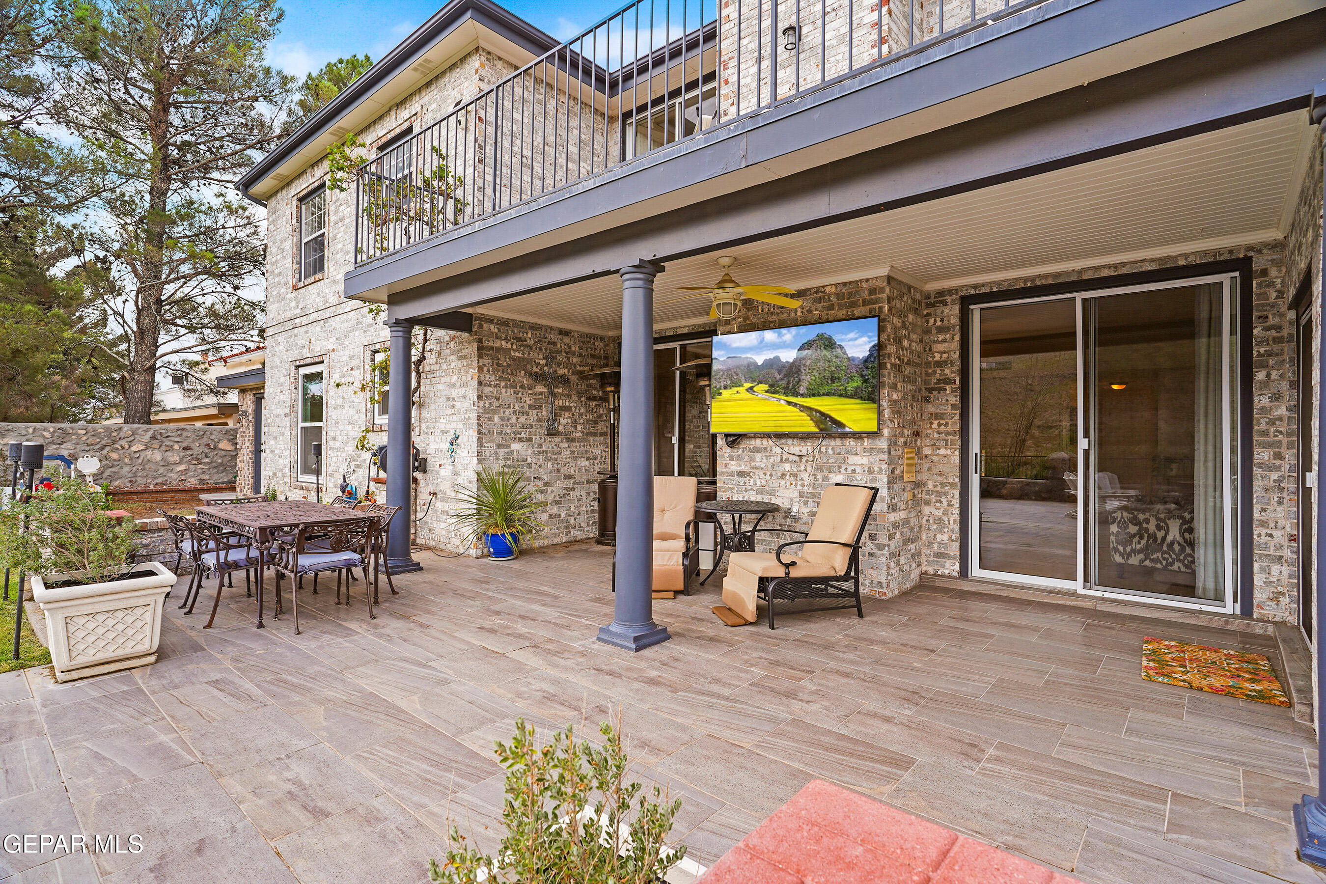 5864 VIA CUESTA Drive