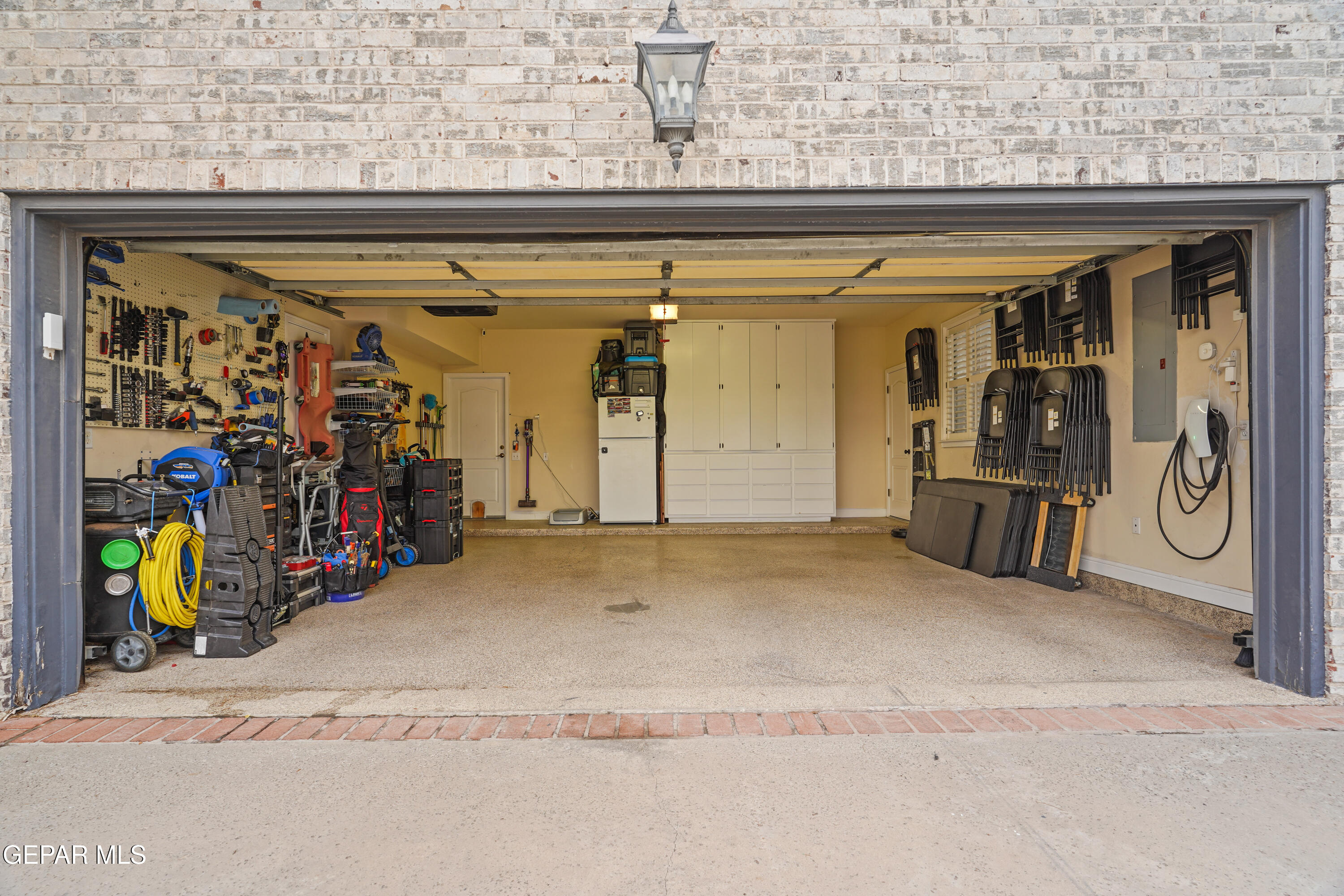 5864 VIA CUESTA Drive