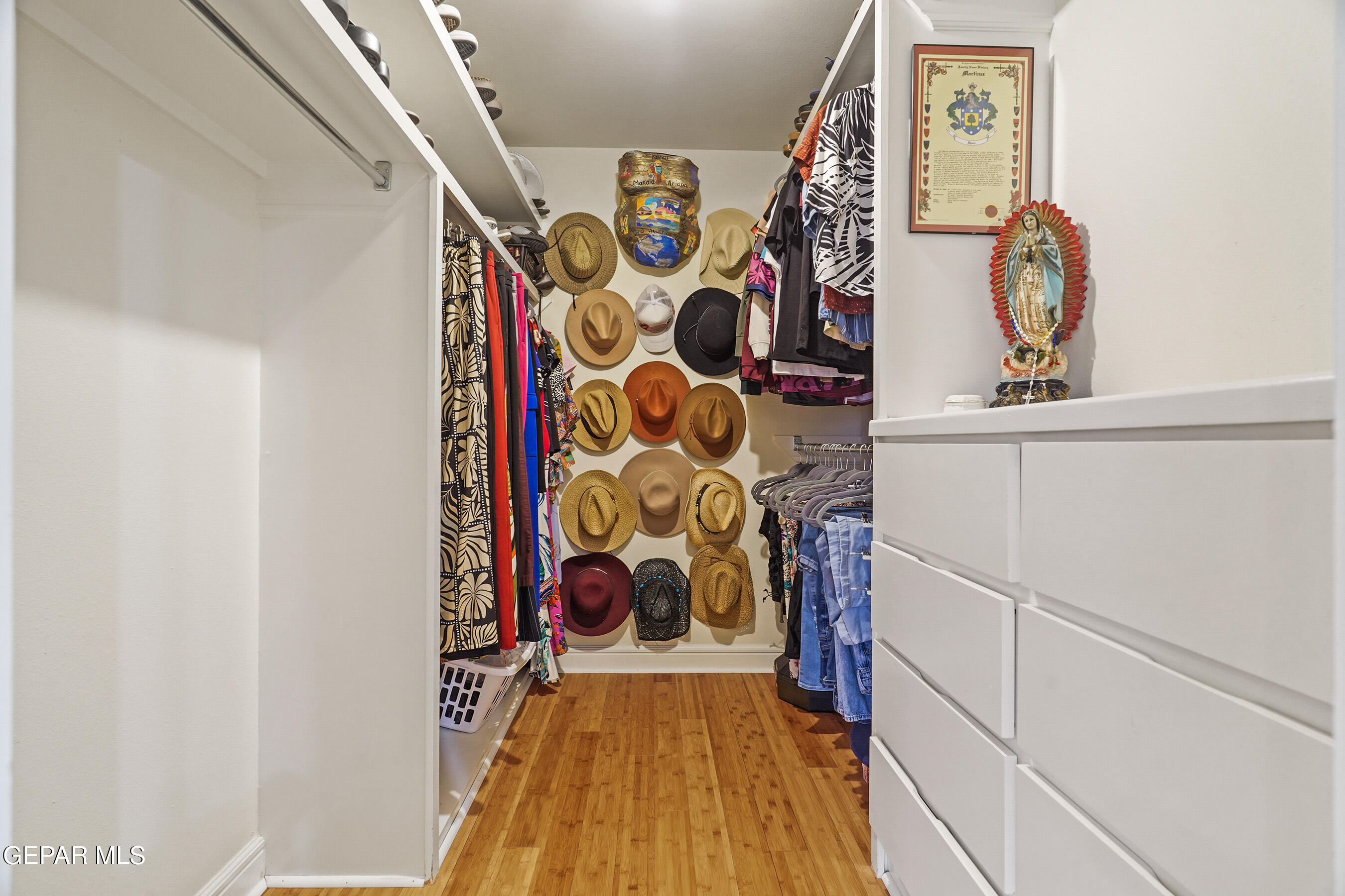 5864 VIA CUESTA Drive