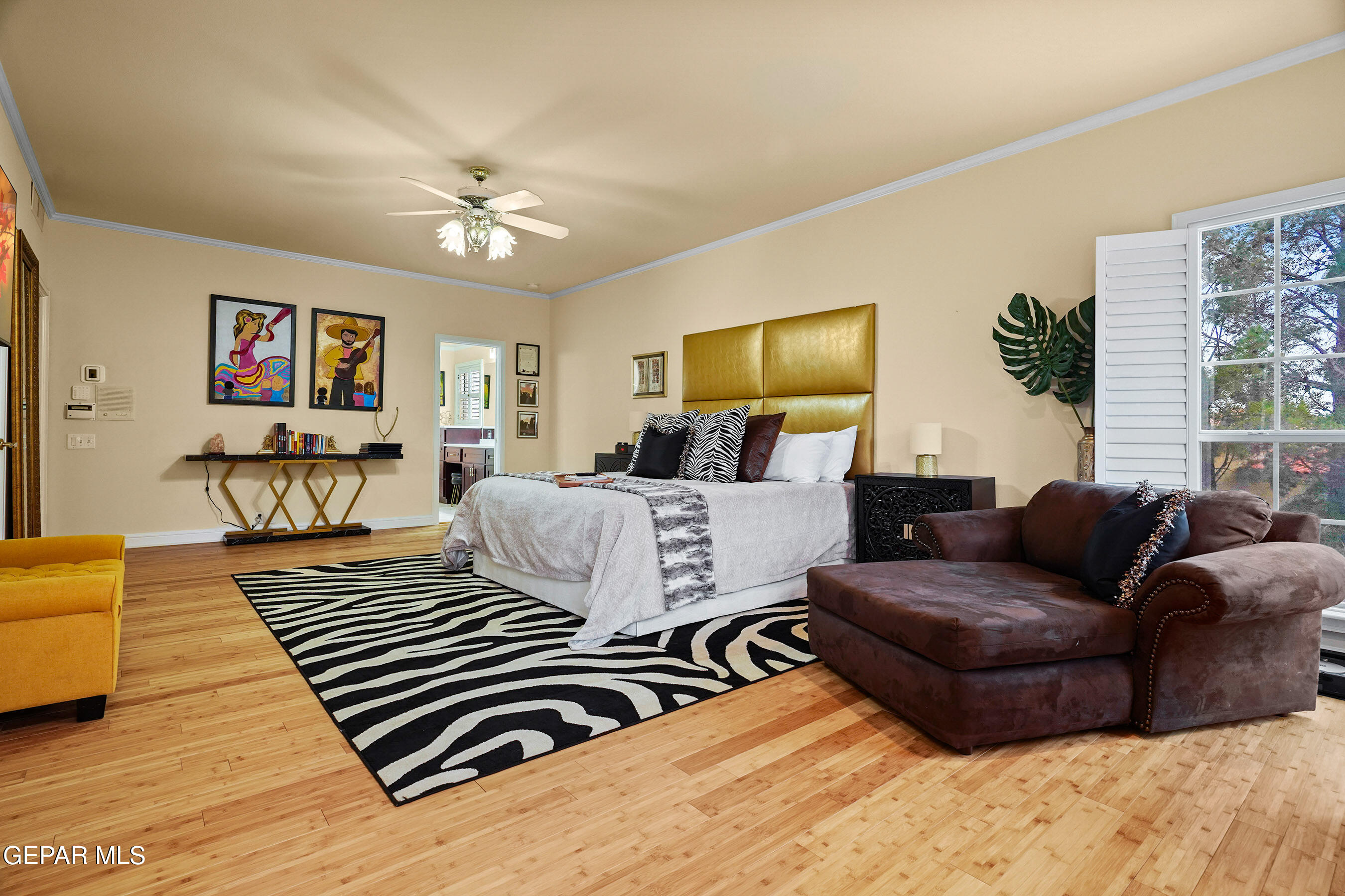 5864 VIA CUESTA Drive