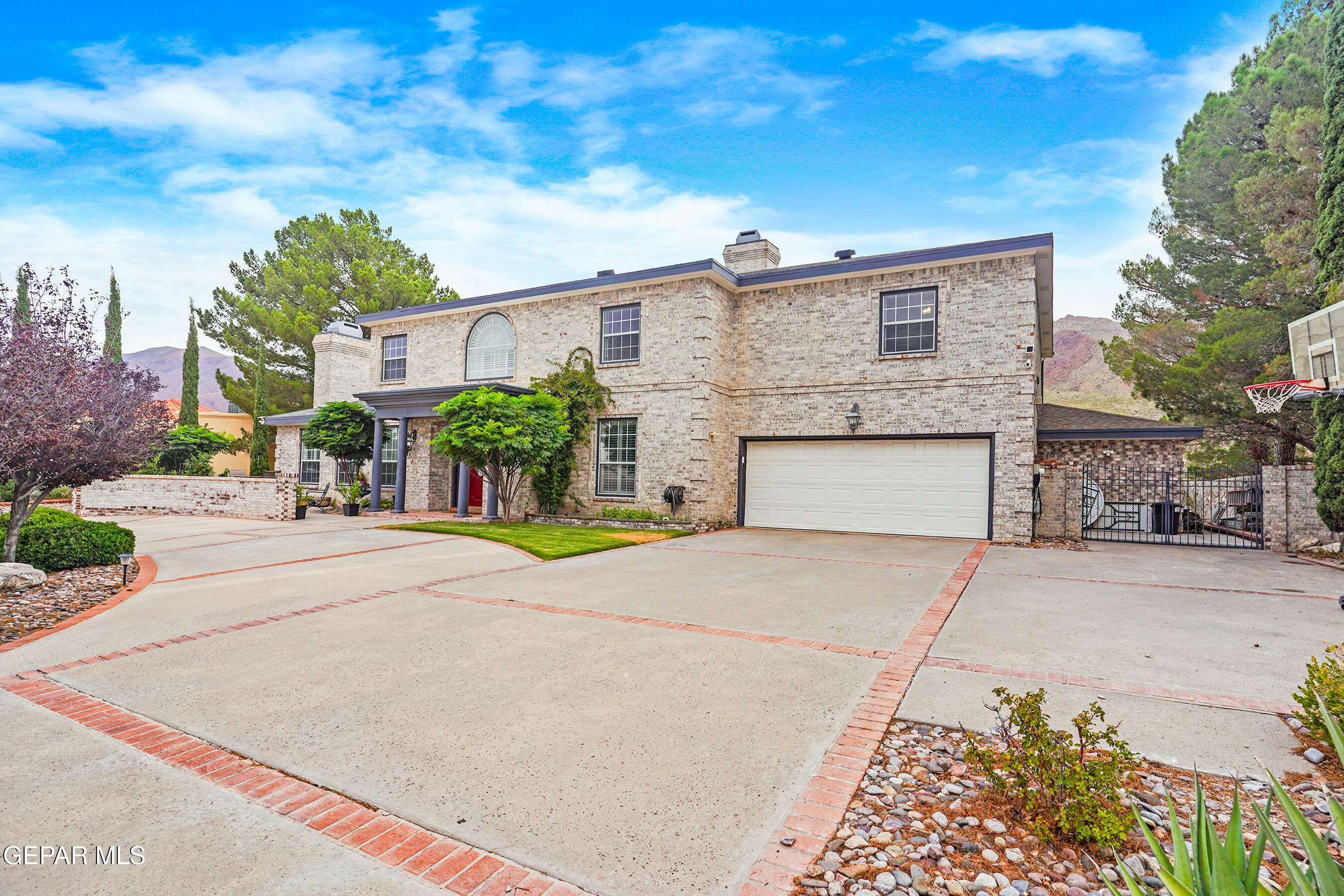 5864 VIA CUESTA Drive