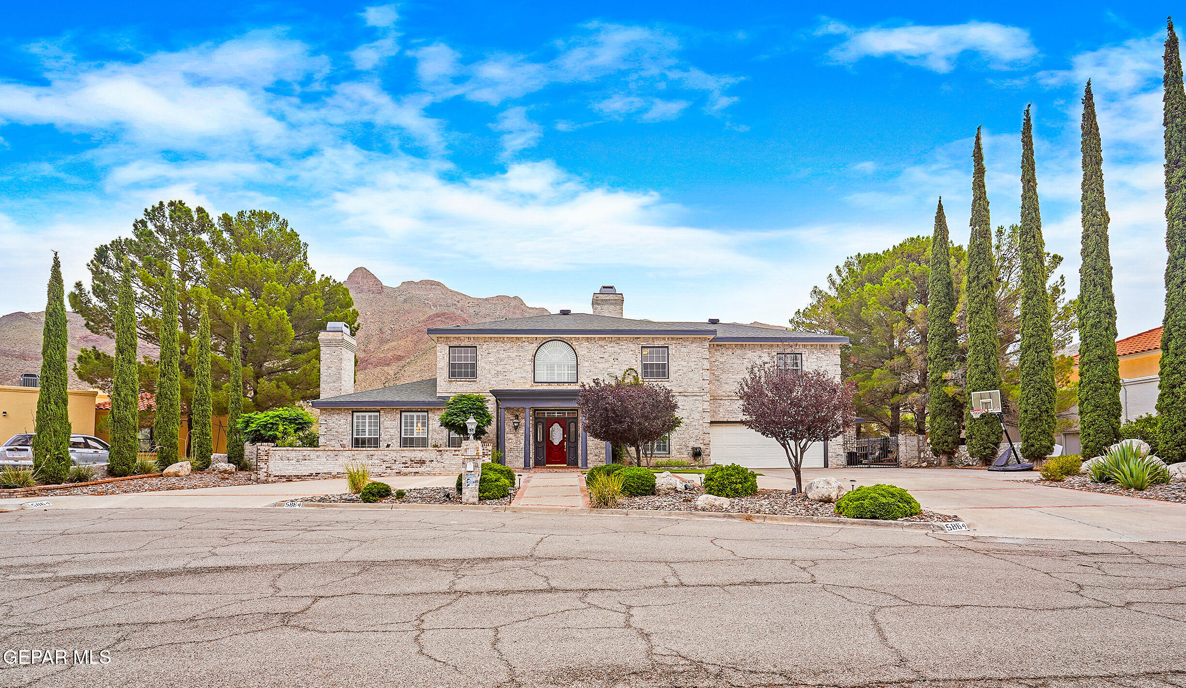 5864 VIA CUESTA Drive