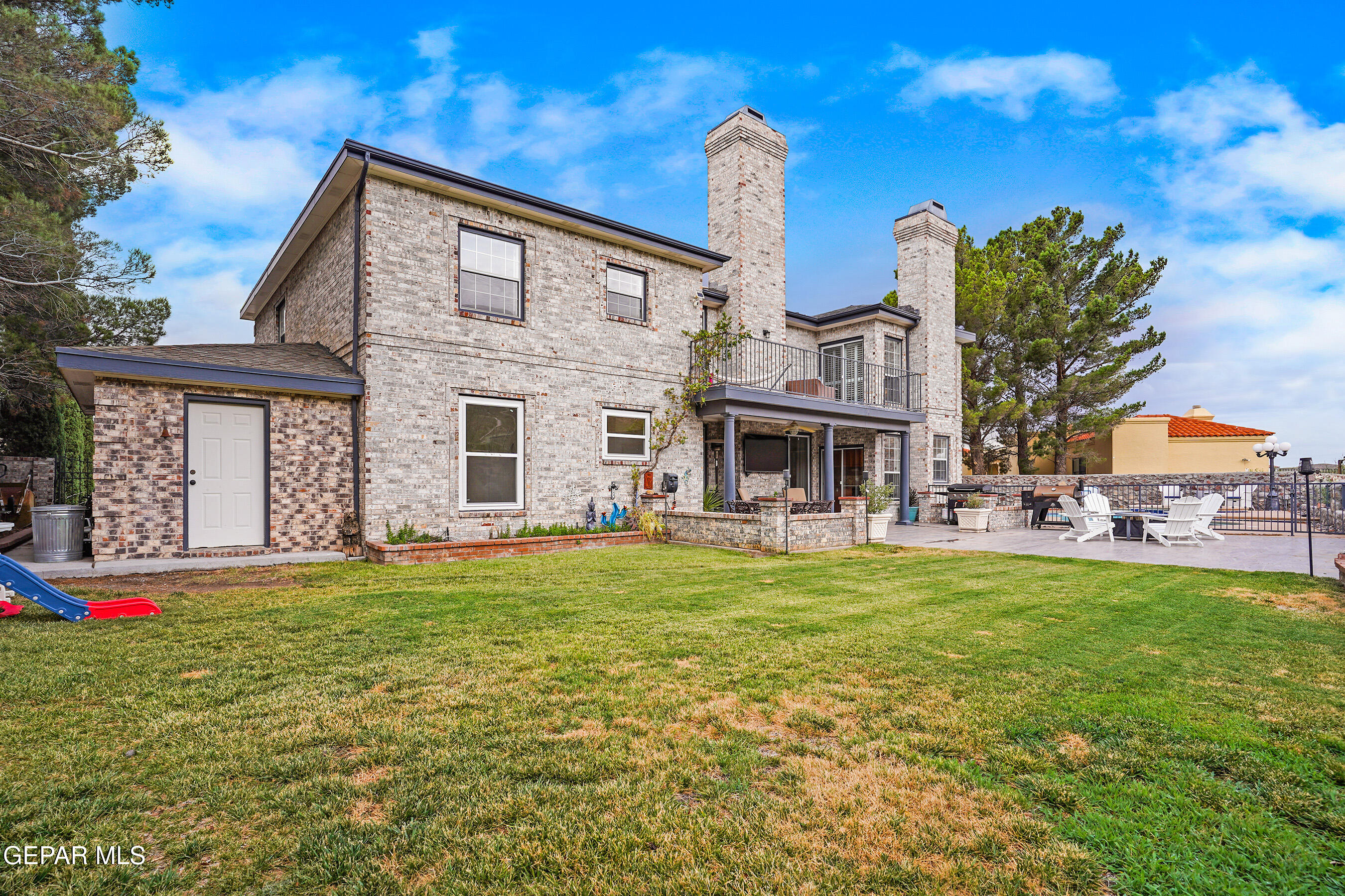 5864 VIA CUESTA Drive