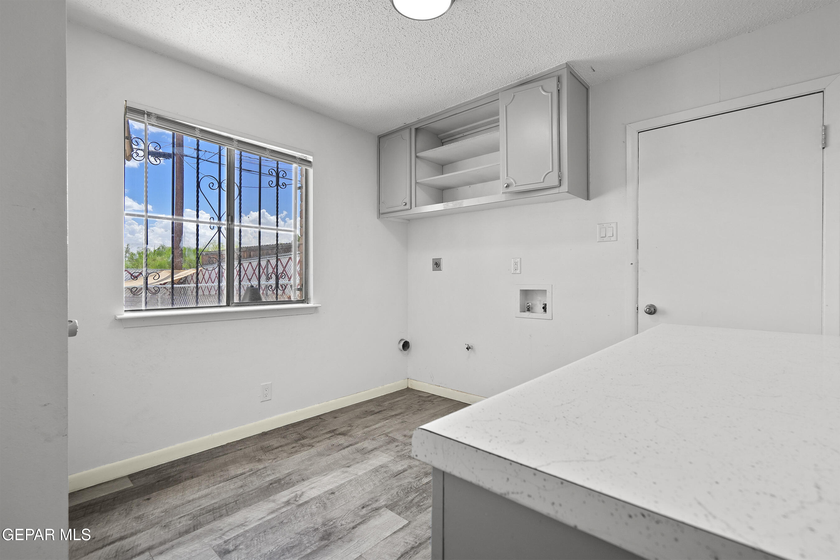 5832 DEARBORNE Drive