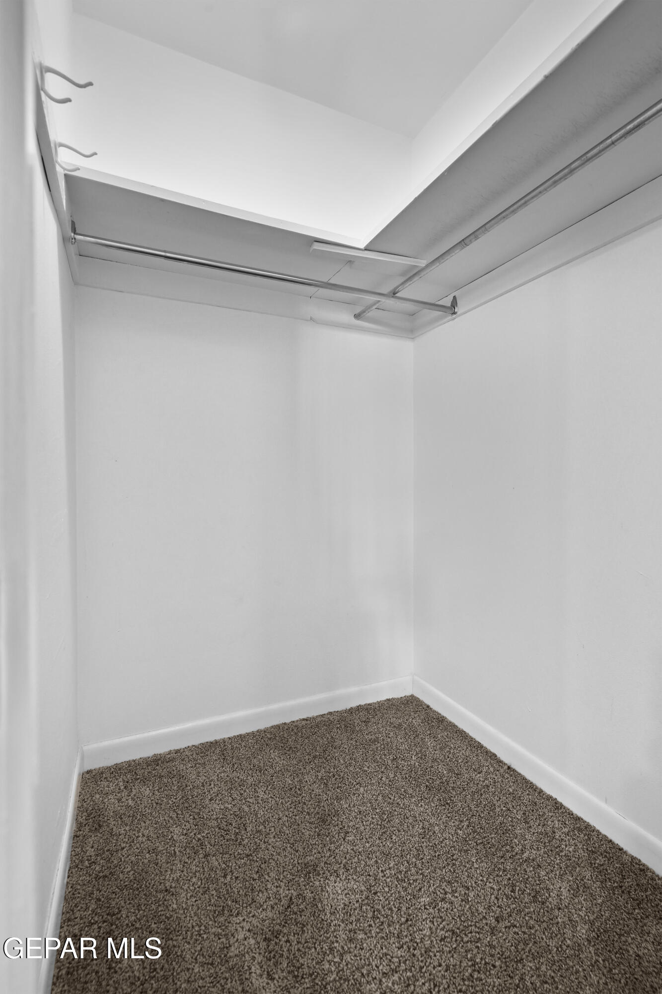 5832 DEARBORNE Drive