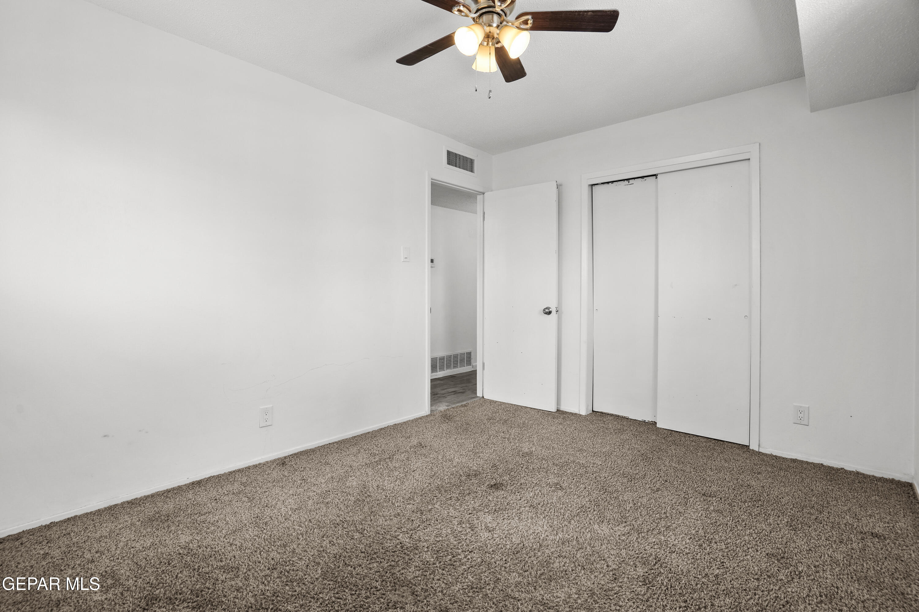 5832 DEARBORNE Drive