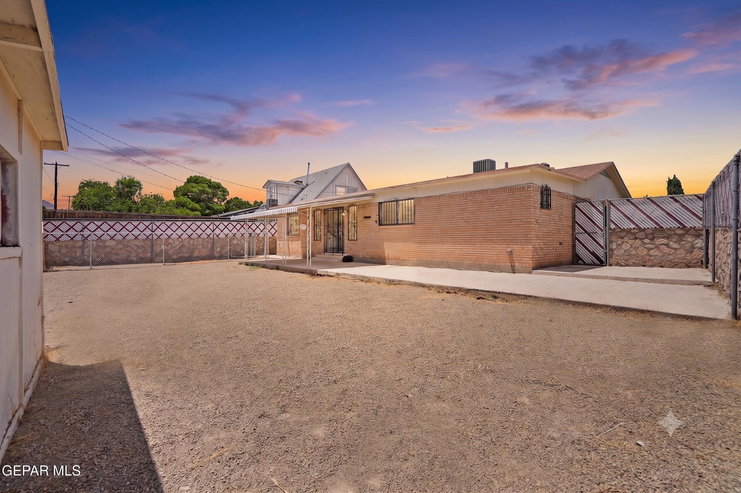 5832 DEARBORNE Drive