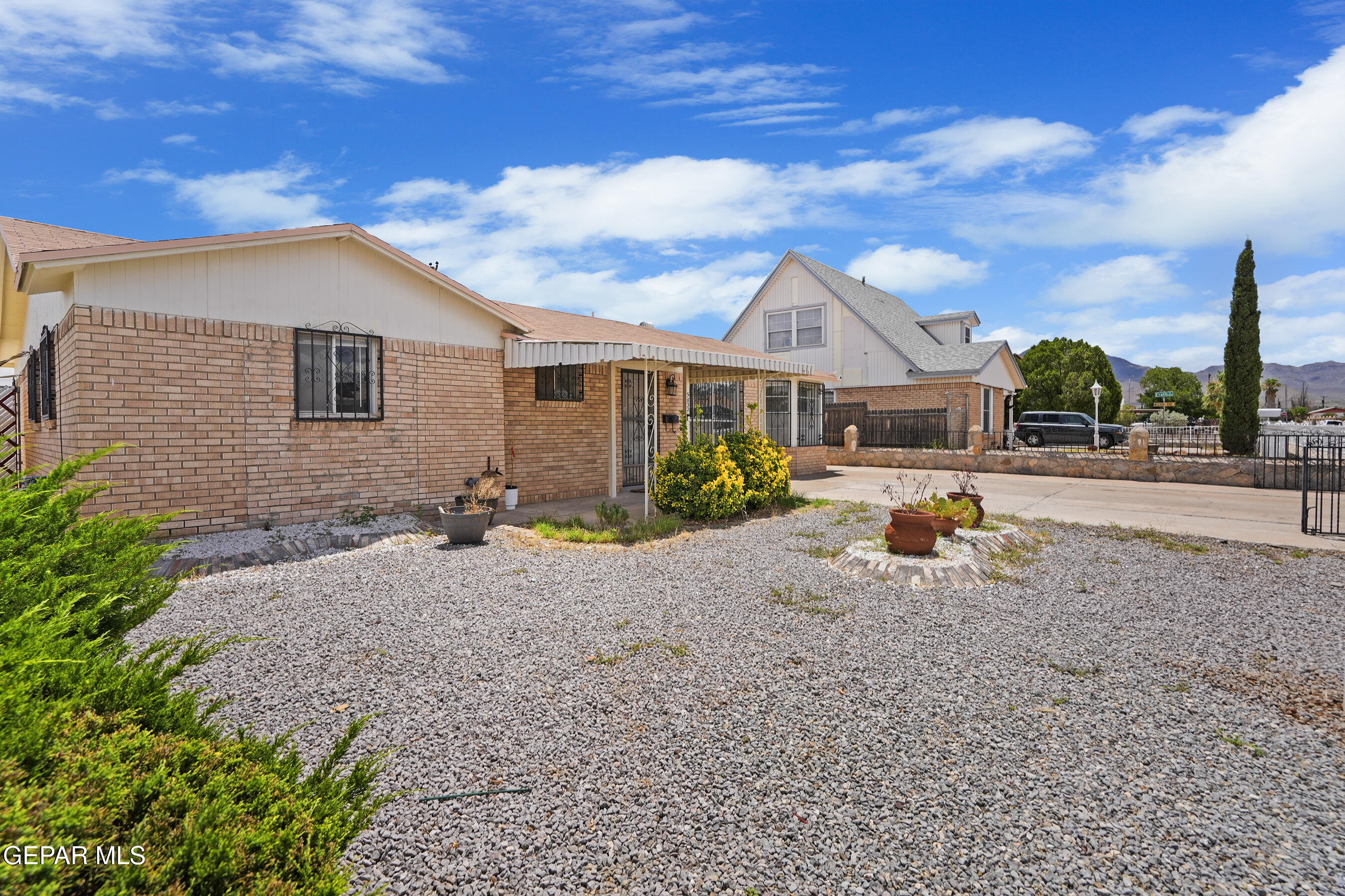 5832 DEARBORNE Drive