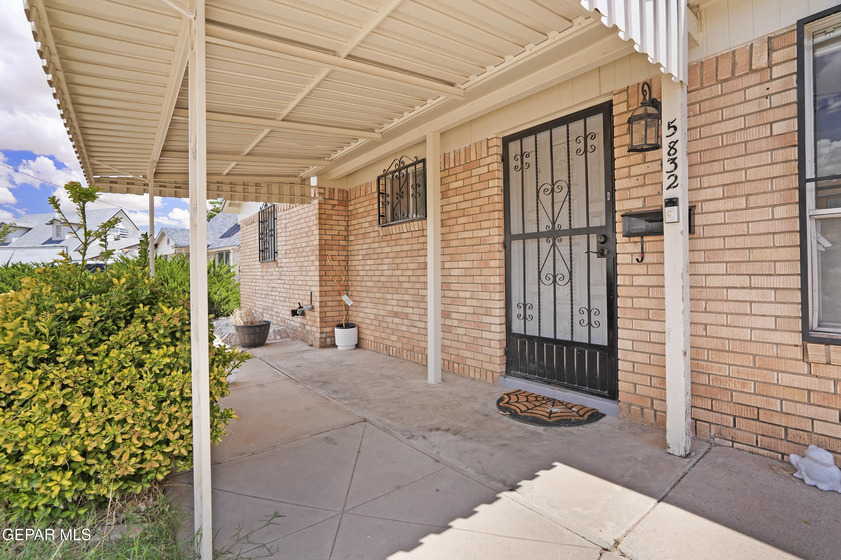 5832 DEARBORNE Drive