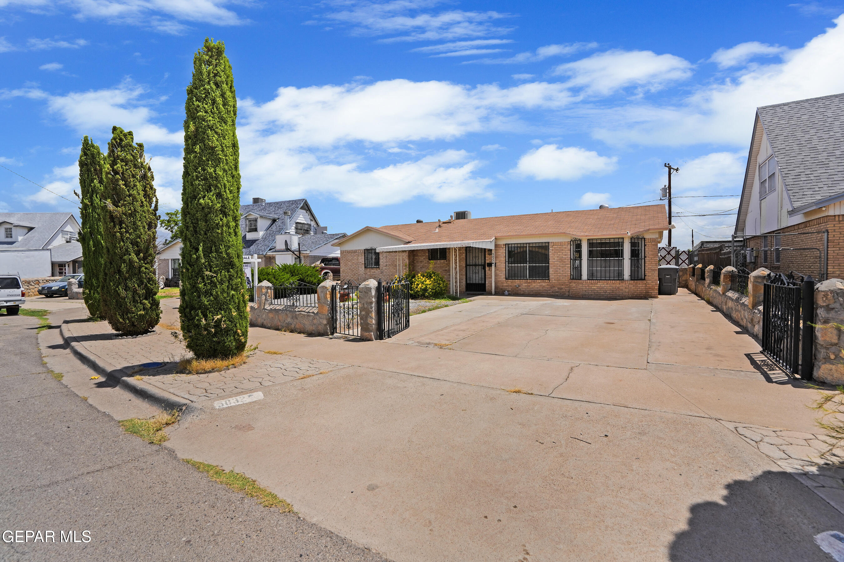5832 DEARBORNE Drive