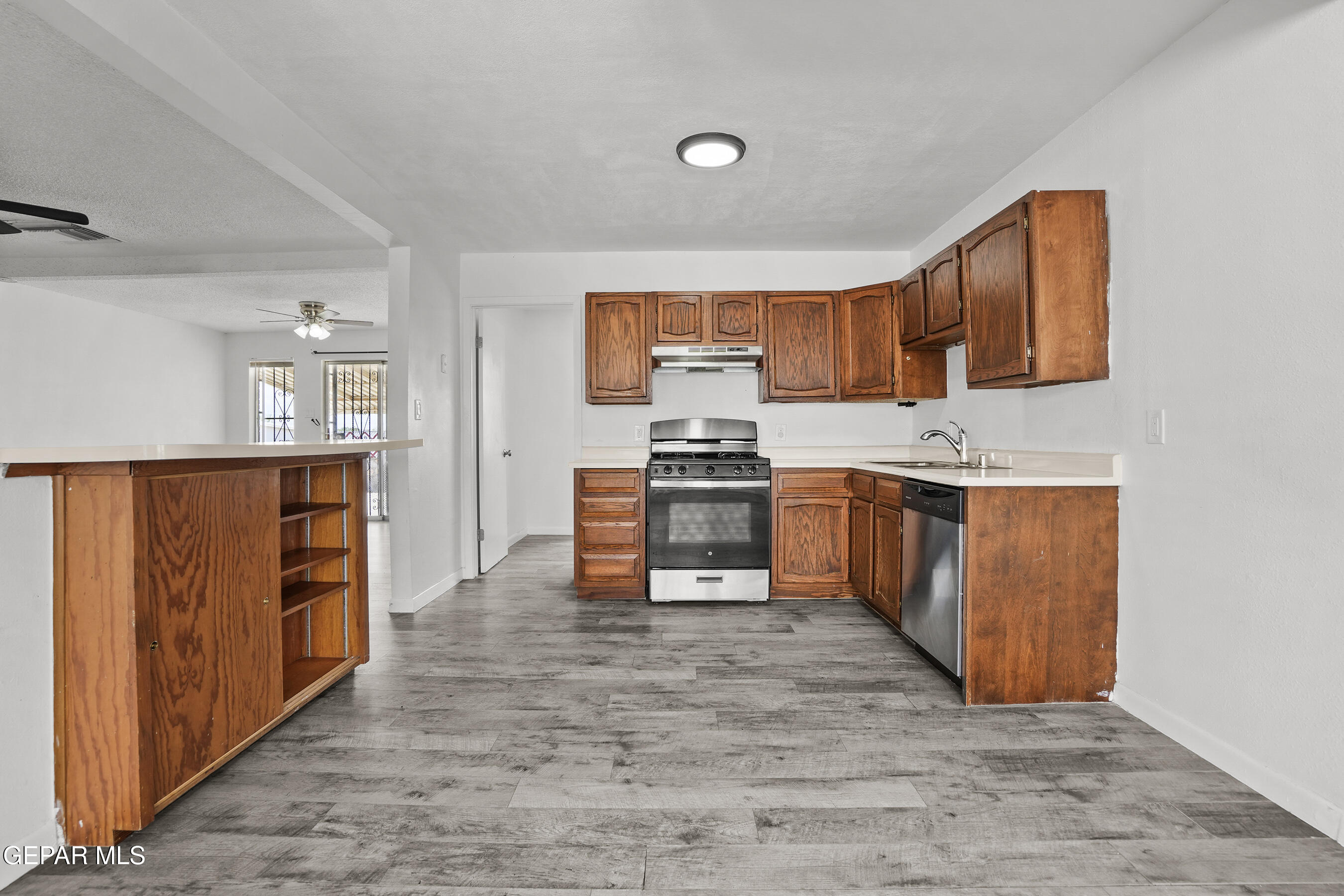 5832 DEARBORNE Drive