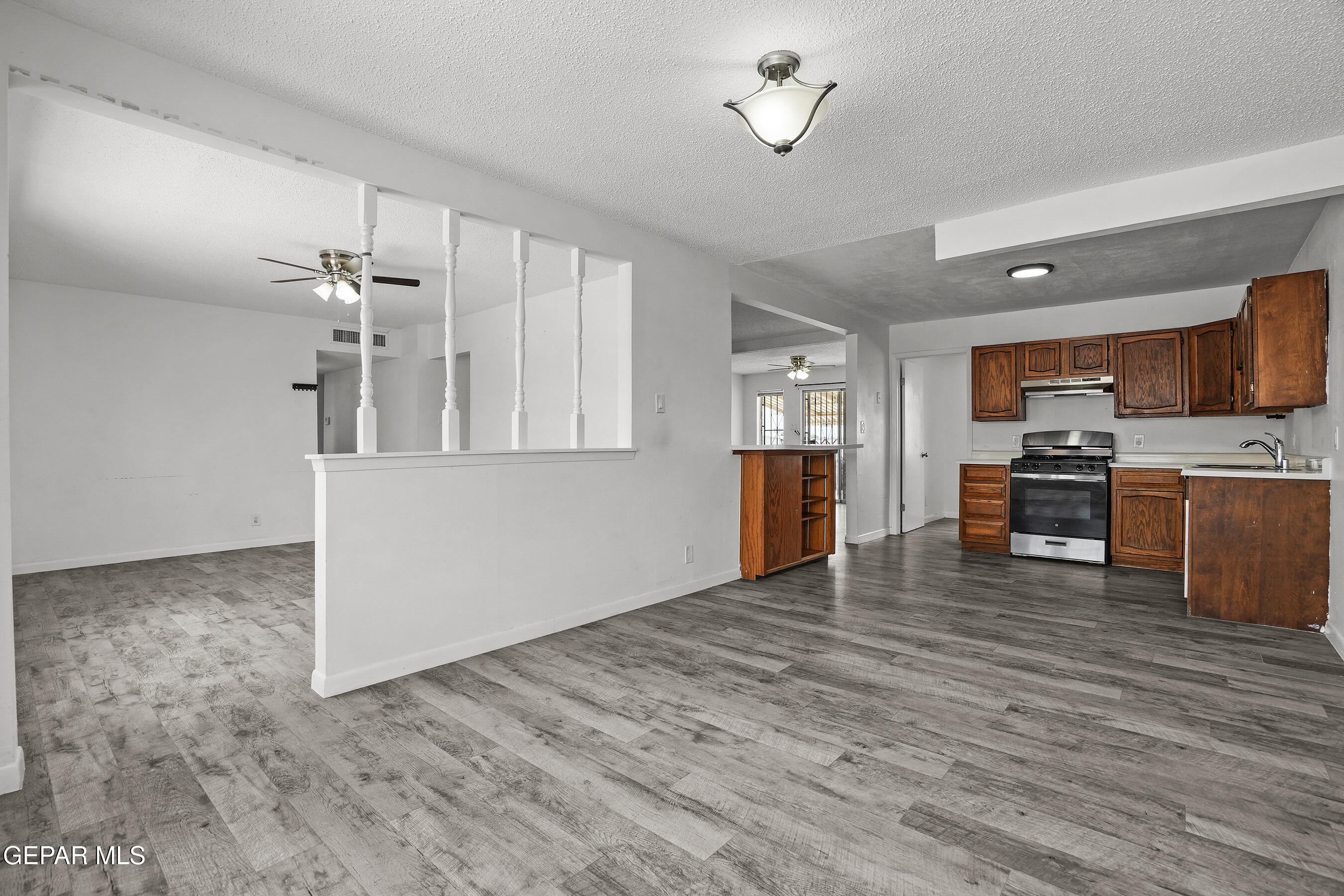 5832 DEARBORNE Drive