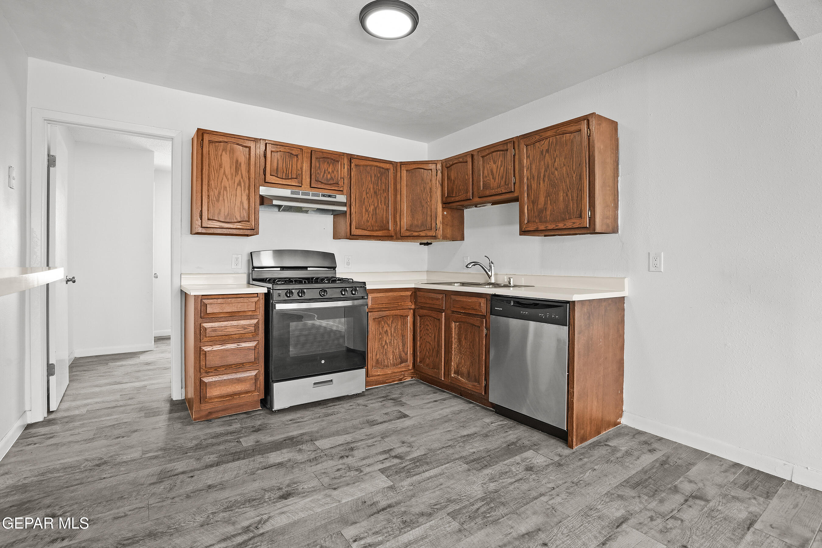 5832 DEARBORNE Drive