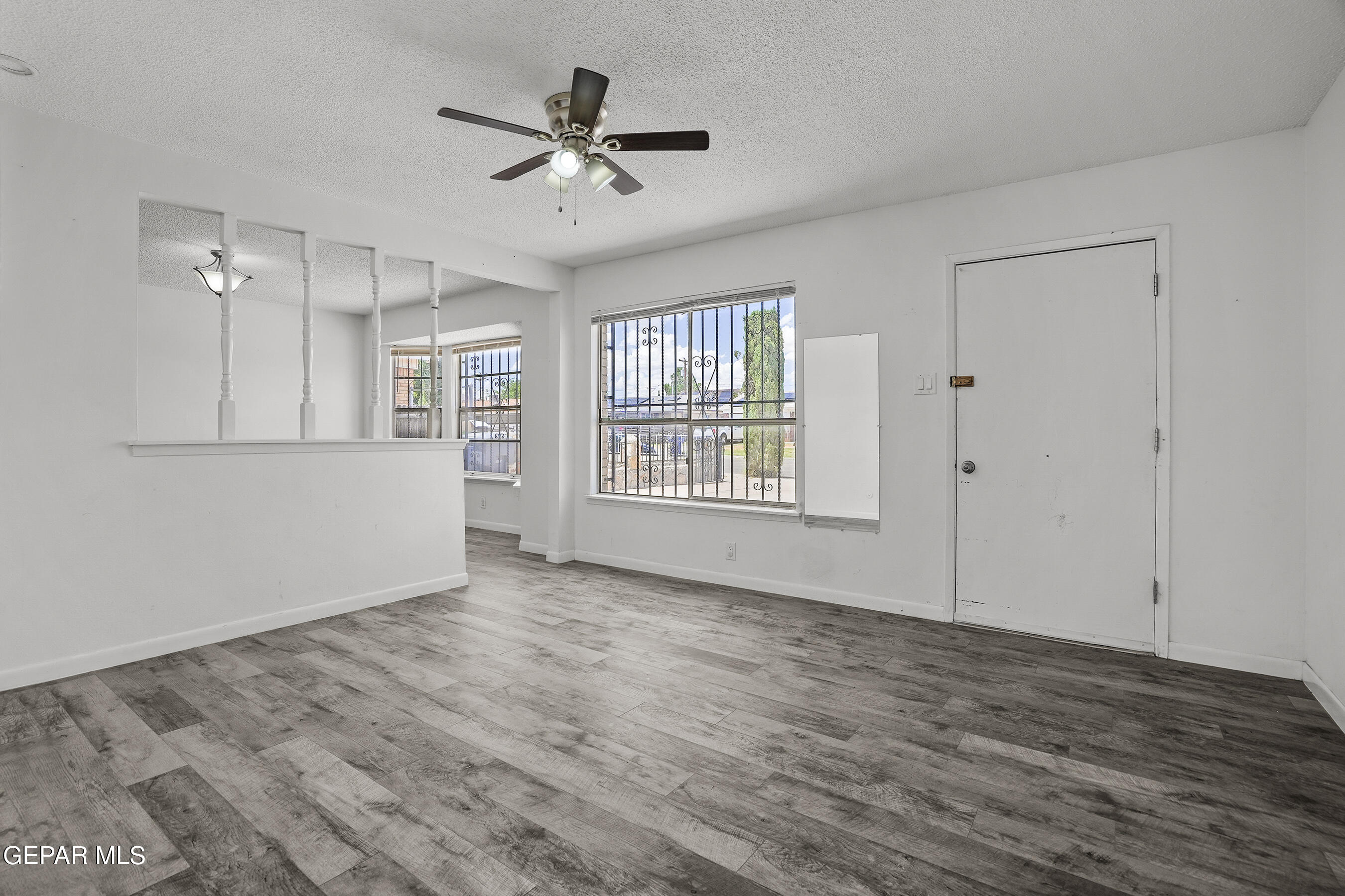 5832 DEARBORNE Drive