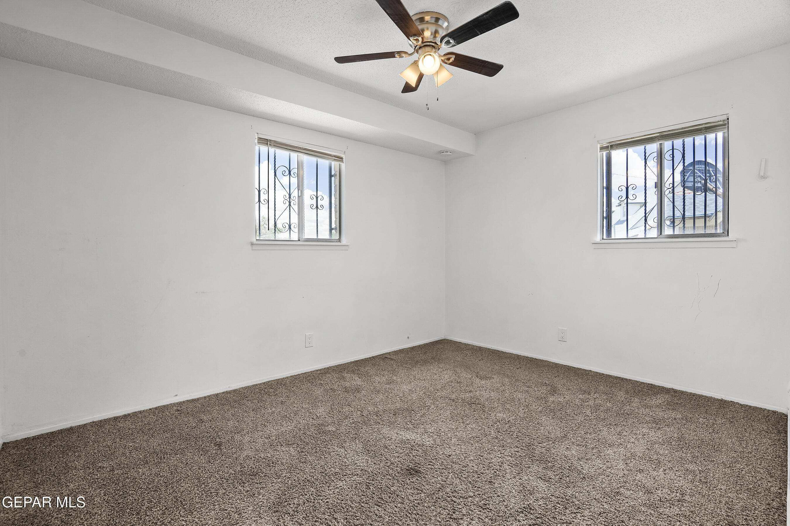 5832 DEARBORNE Drive