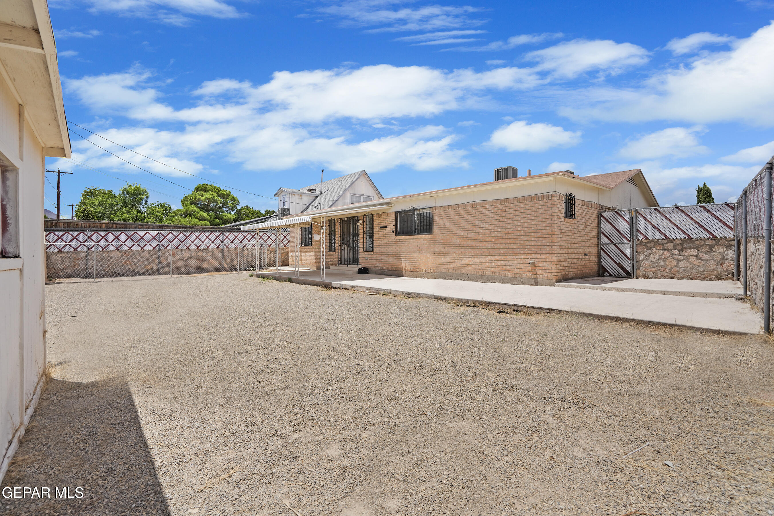 5832 DEARBORNE Drive