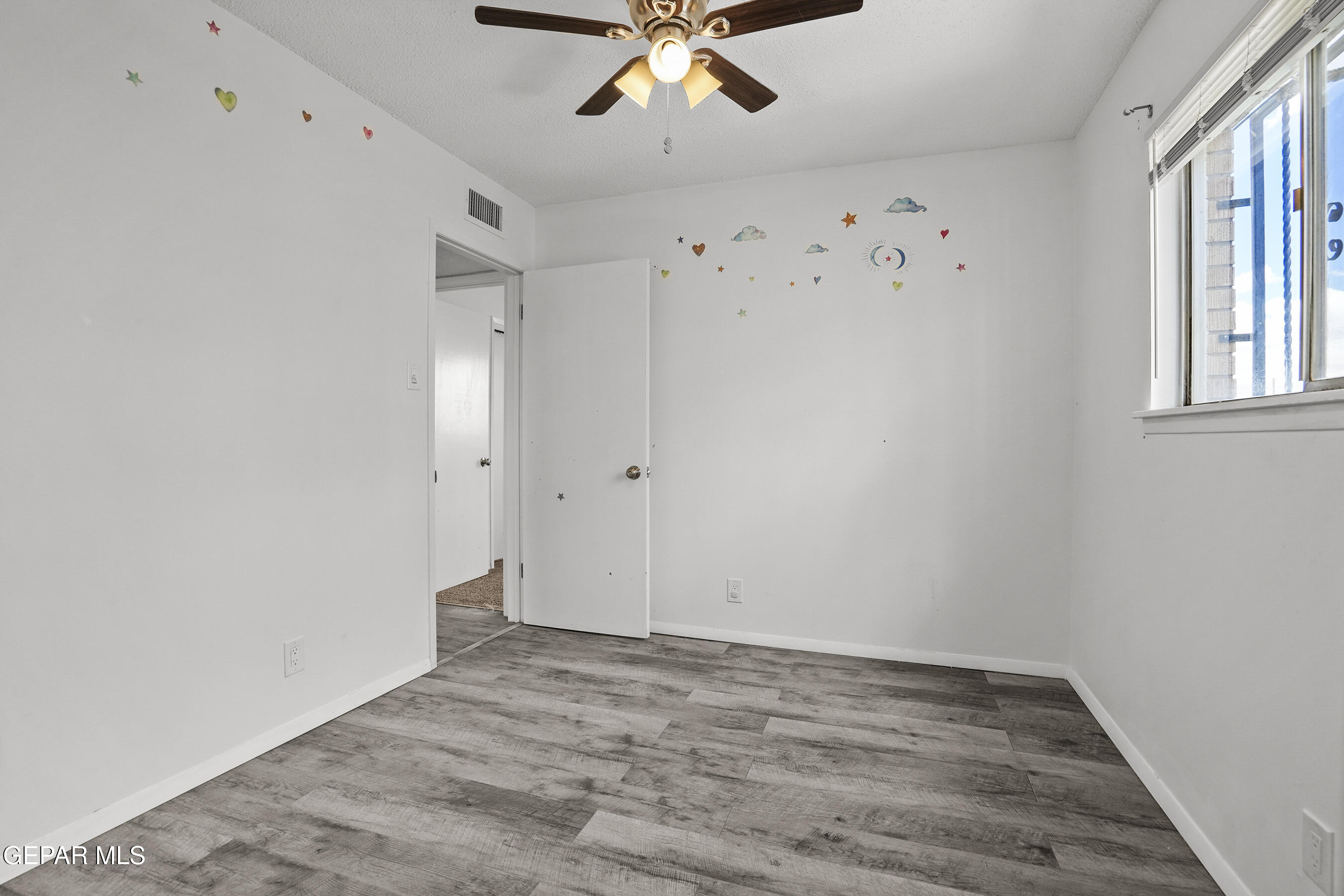 5832 DEARBORNE Drive