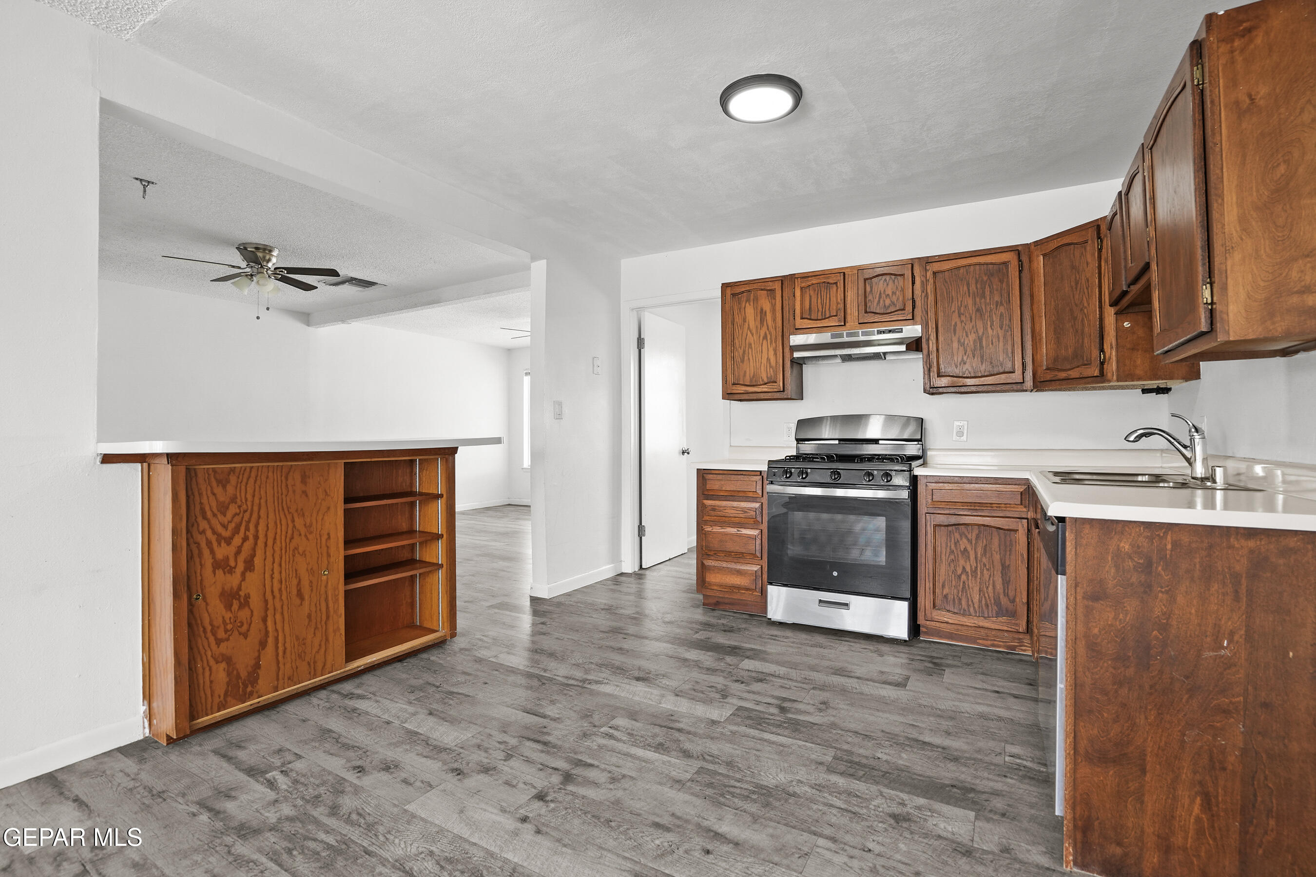 5832 DEARBORNE Drive