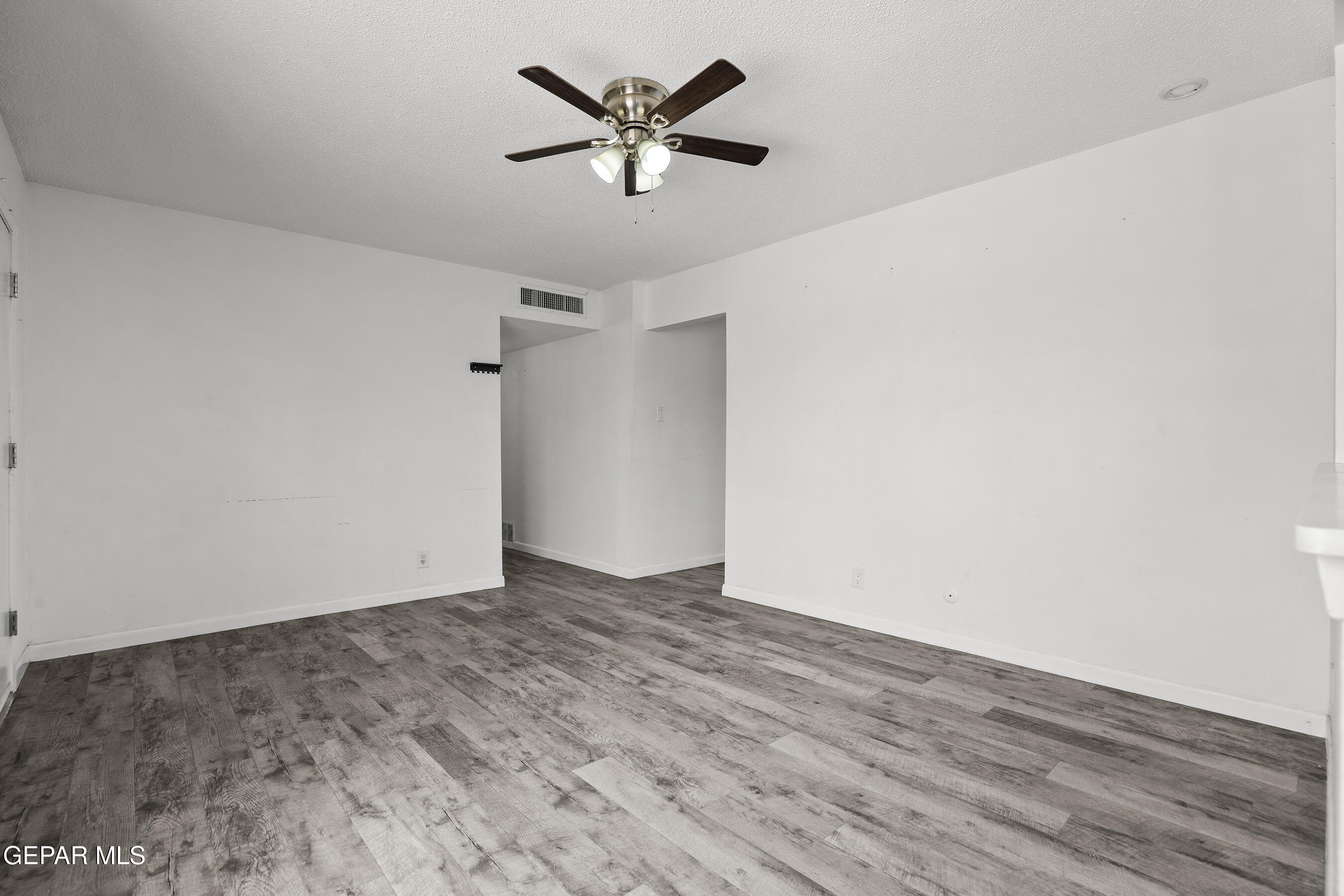 5832 DEARBORNE Drive