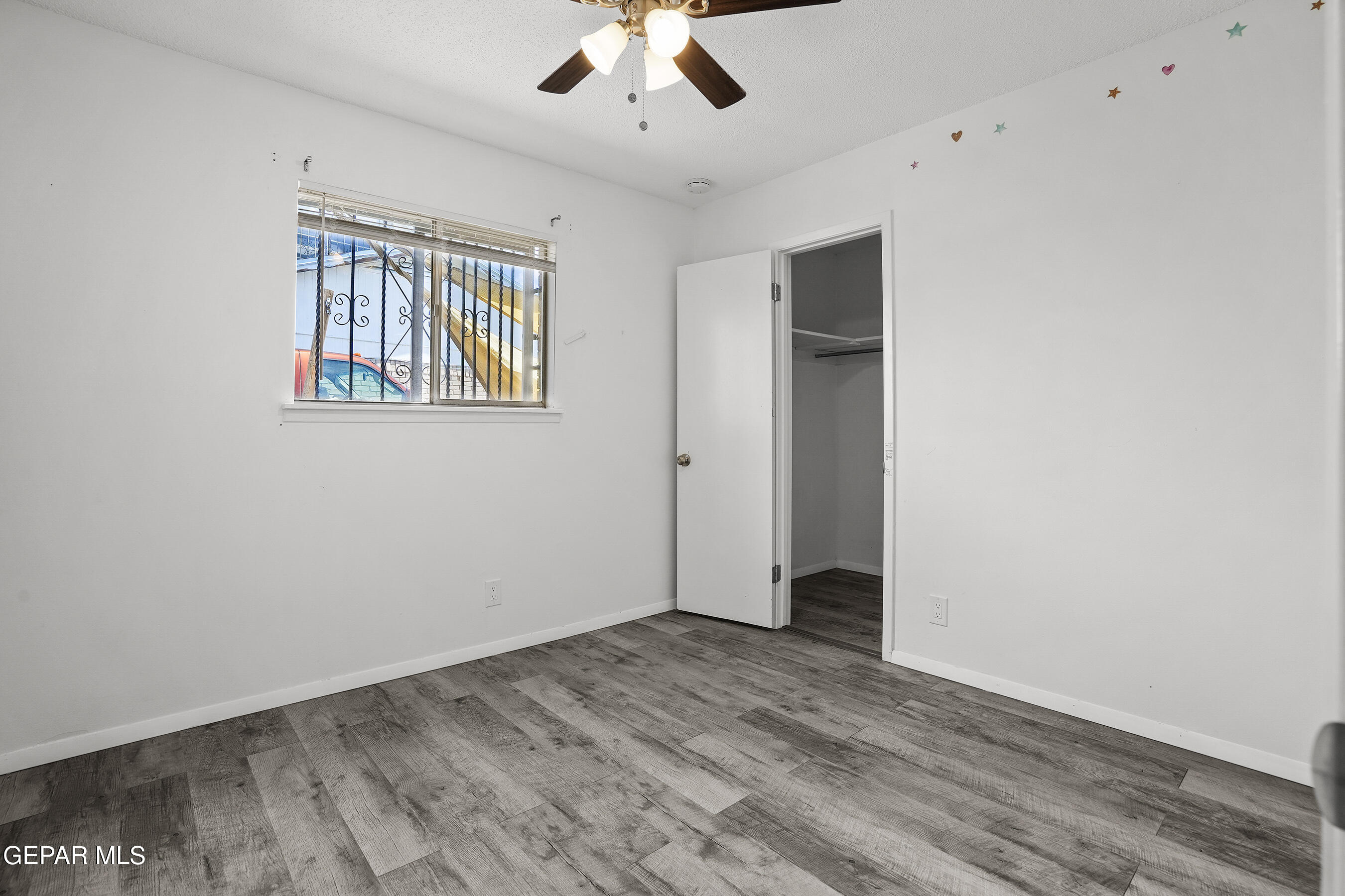 5832 DEARBORNE Drive
