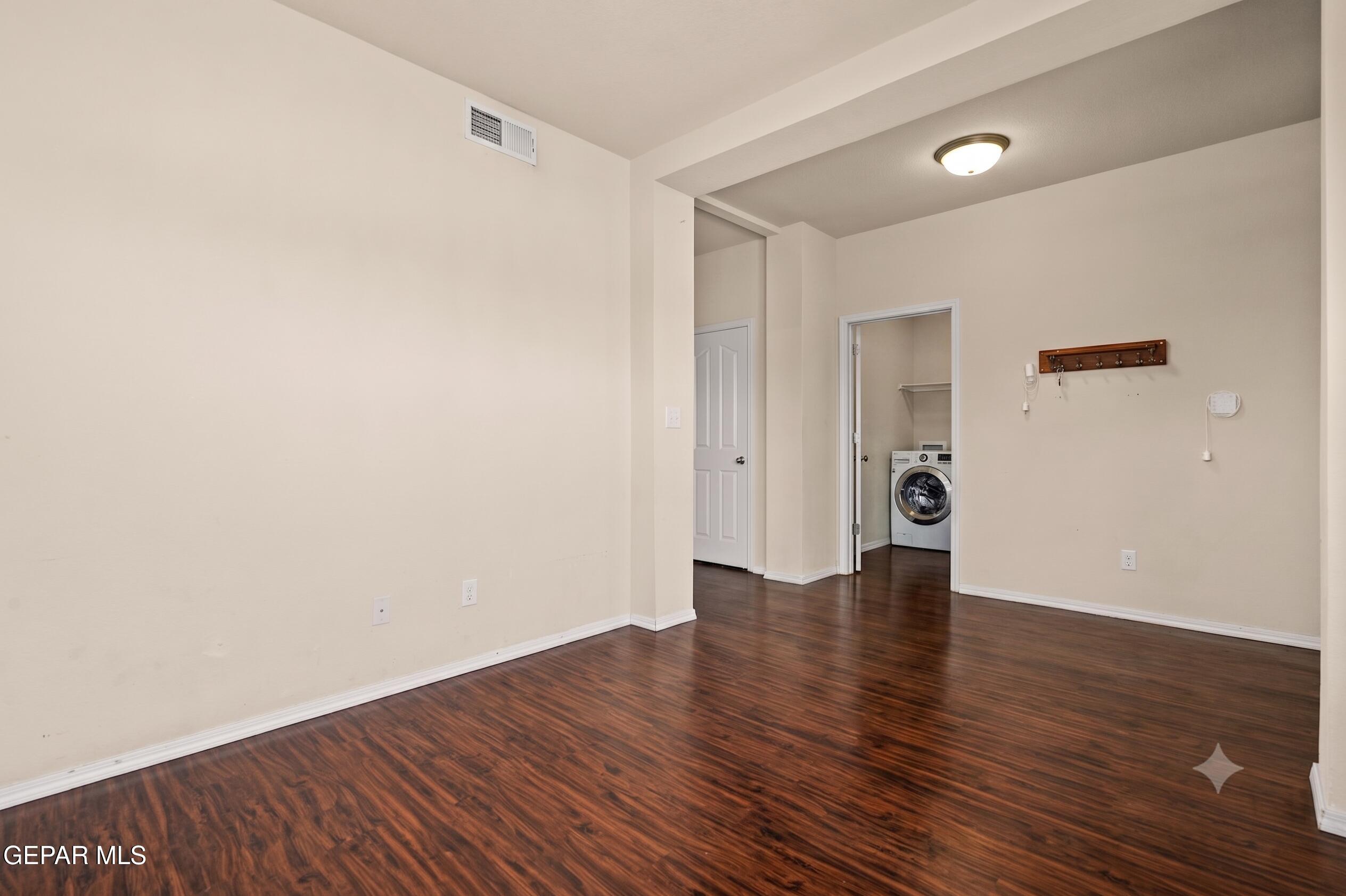 2909 PINO BLANCO Place